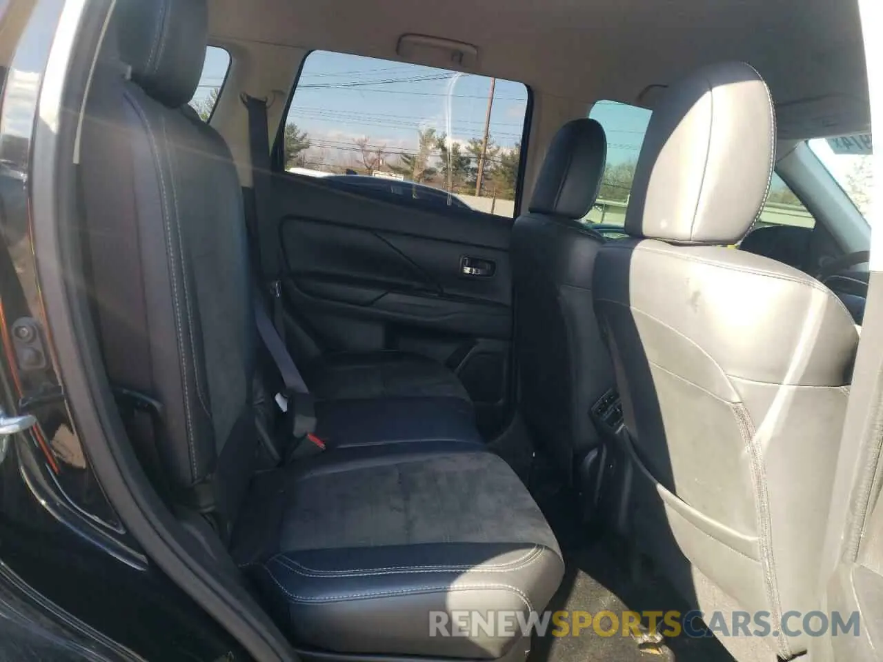 11 Photograph of a damaged car JA4AZ3A32KZ046541 MITSUBISHI OUTLANDER 2019