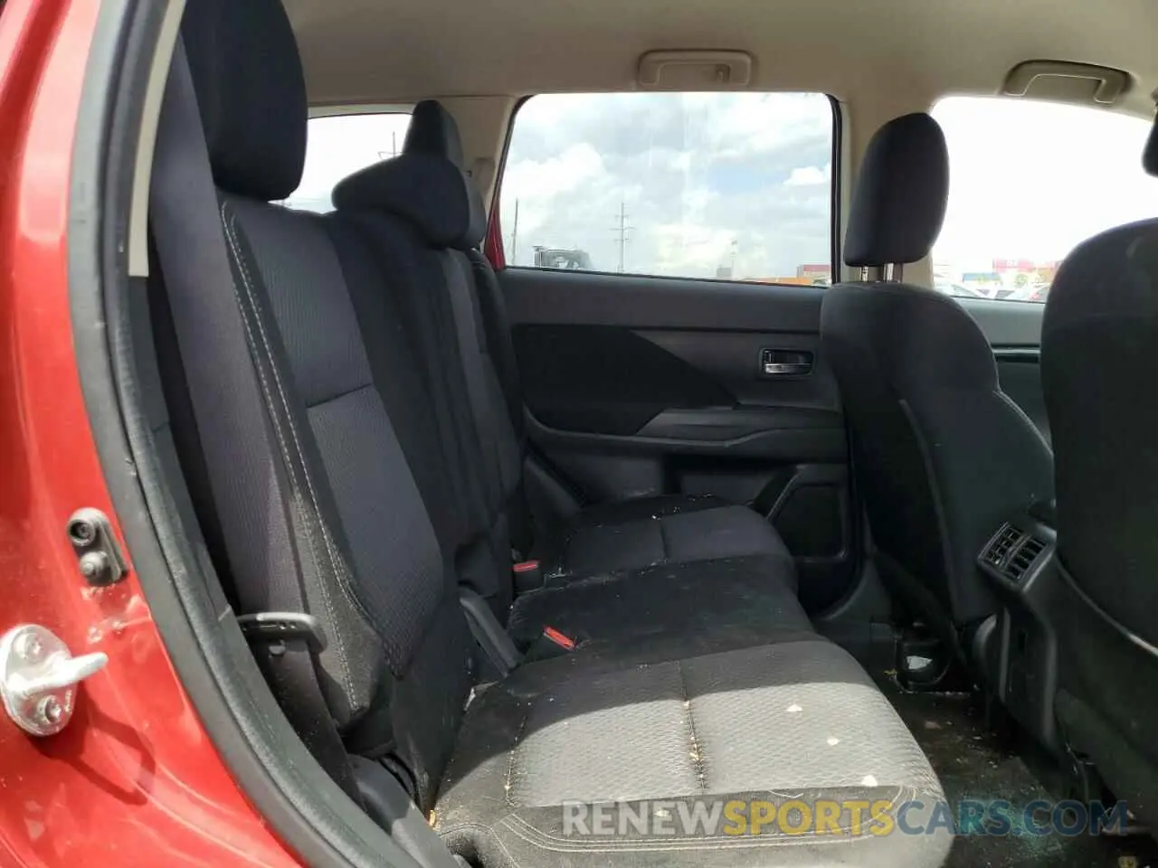 11 Photograph of a damaged car JA4AZ3A33KZ008042 MITSUBISHI OUTLANDER 2019