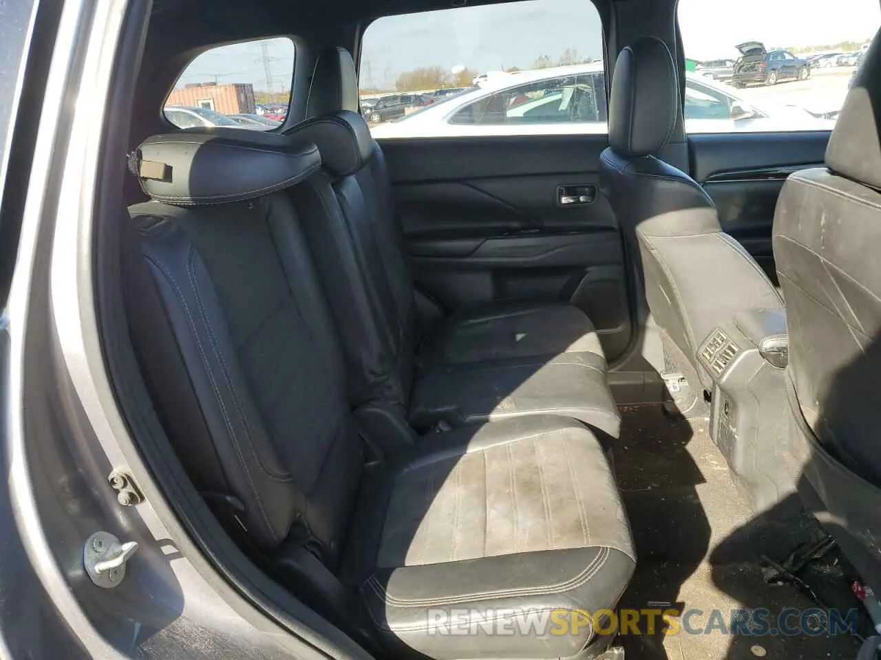 11 Photograph of a damaged car JA4AZ3A33KZ032566 MITSUBISHI OUTLANDER 2019