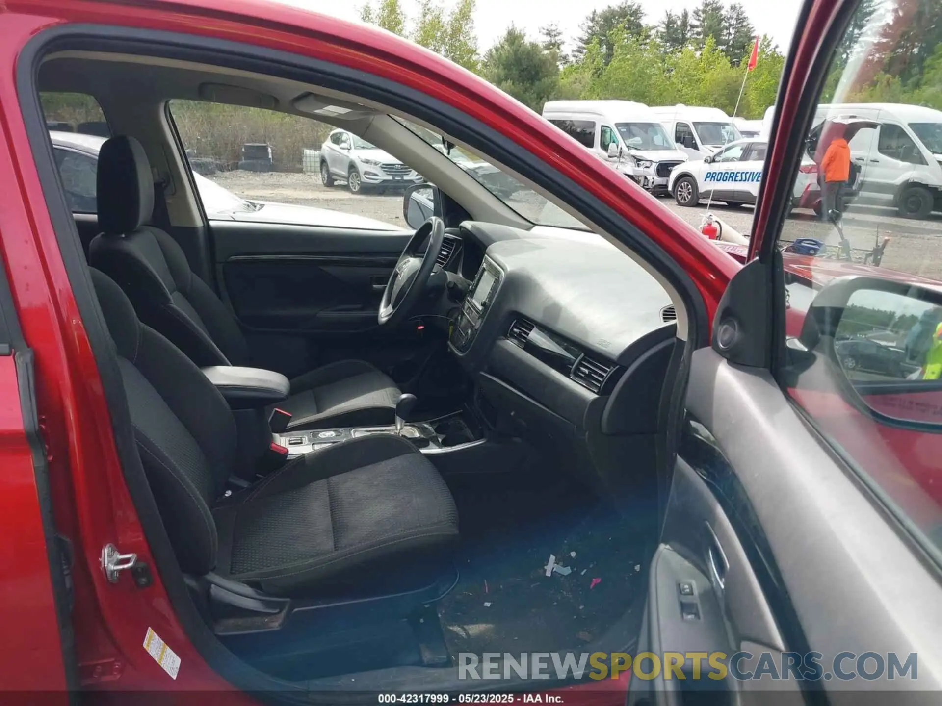 5 Photograph of a damaged car JA4AZ3A33KZ051750 MITSUBISHI OUTLANDER 2019