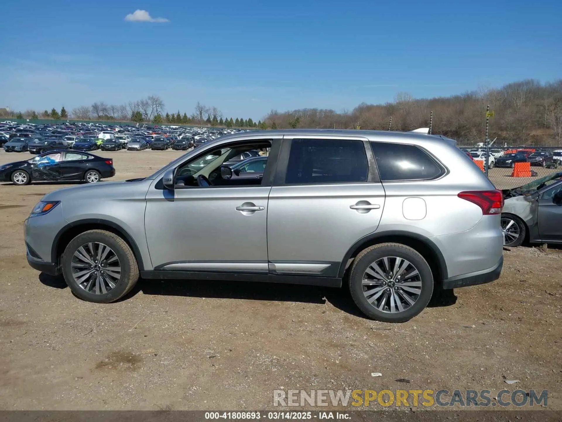 14 Photograph of a damaged car JA4AZ3A34KZ009989 MITSUBISHI OUTLANDER 2019