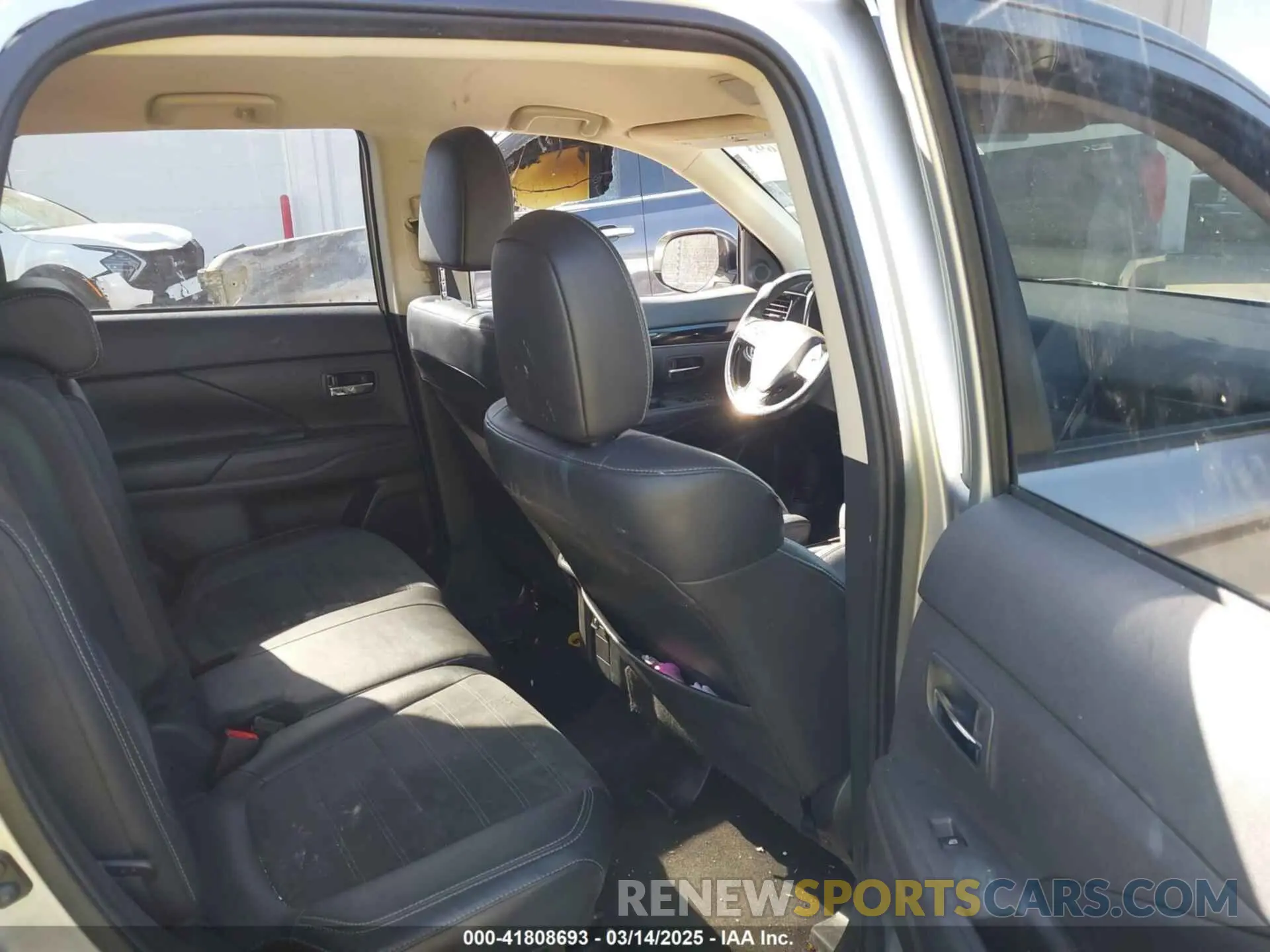 8 Photograph of a damaged car JA4AZ3A34KZ009989 MITSUBISHI OUTLANDER 2019