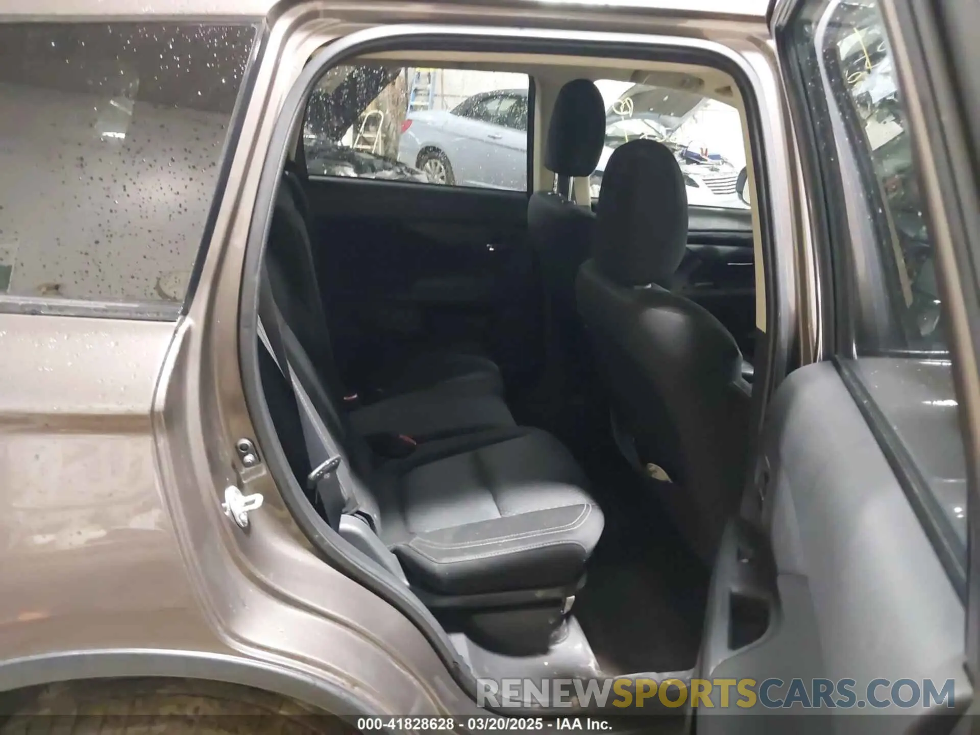 8 Photograph of a damaged car JA4AZ3A34KZ020667 MITSUBISHI OUTLANDER 2019