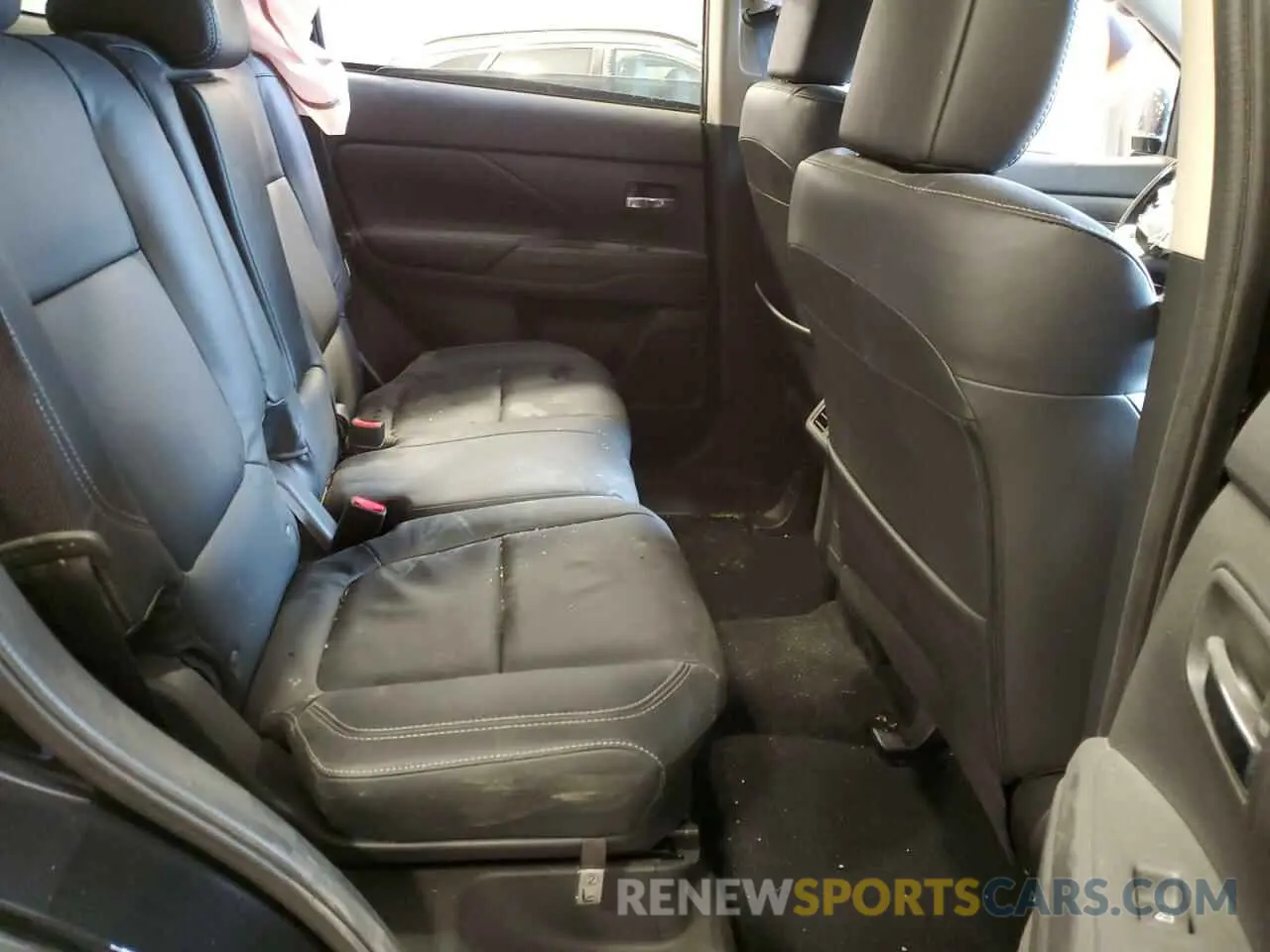 11 Photograph of a damaged car JA4AZ3A34KZ020846 MITSUBISHI OUTLANDER 2019