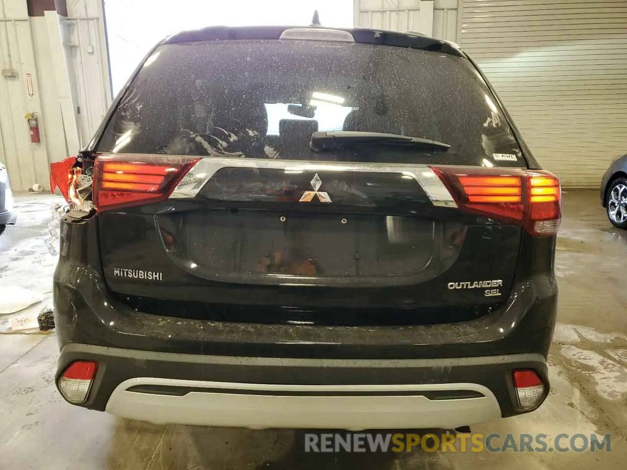 6 Photograph of a damaged car JA4AZ3A34KZ020846 MITSUBISHI OUTLANDER 2019