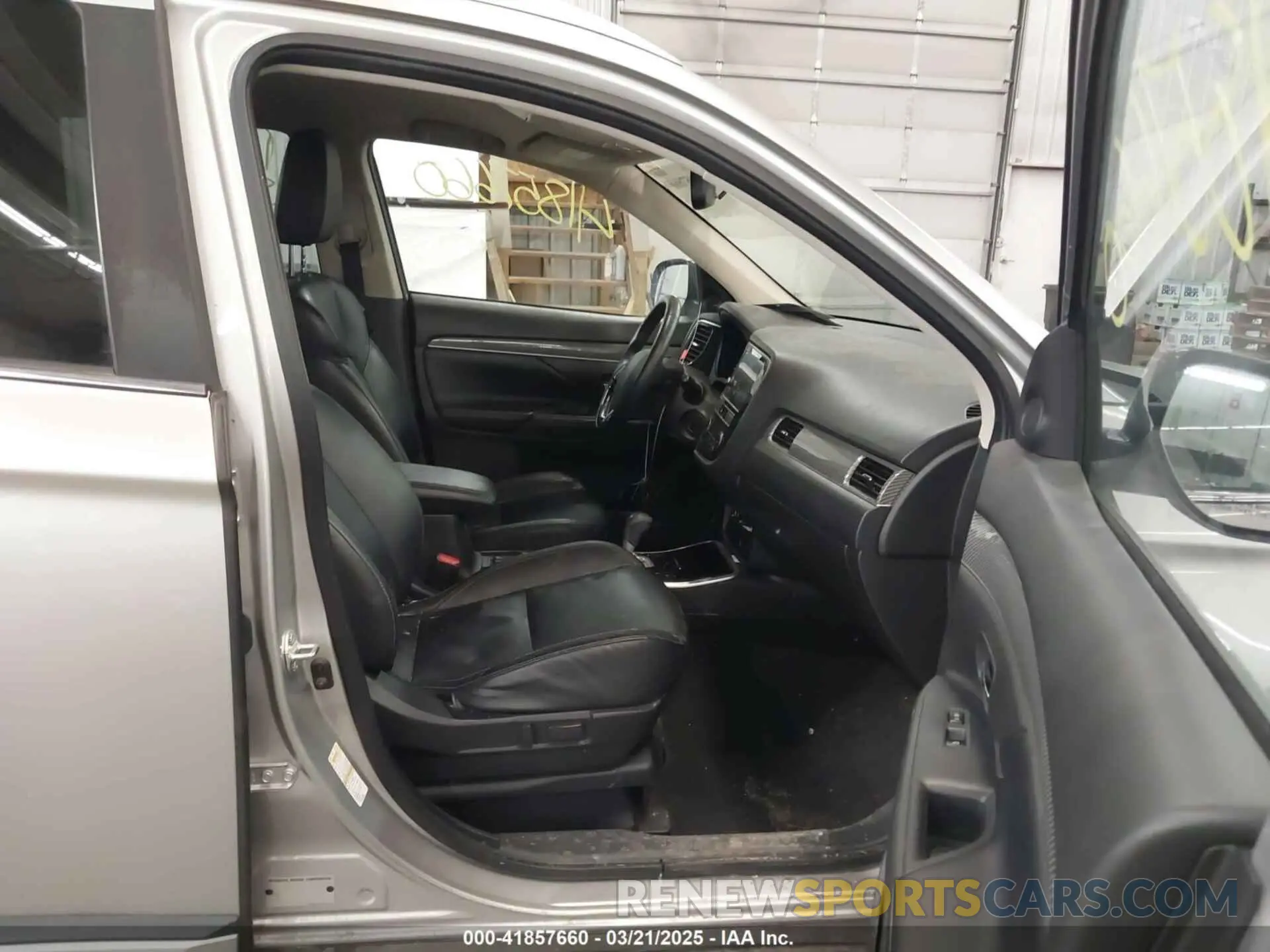 5 Photograph of a damaged car JA4AZ3A34KZ026887 MITSUBISHI OUTLANDER 2019