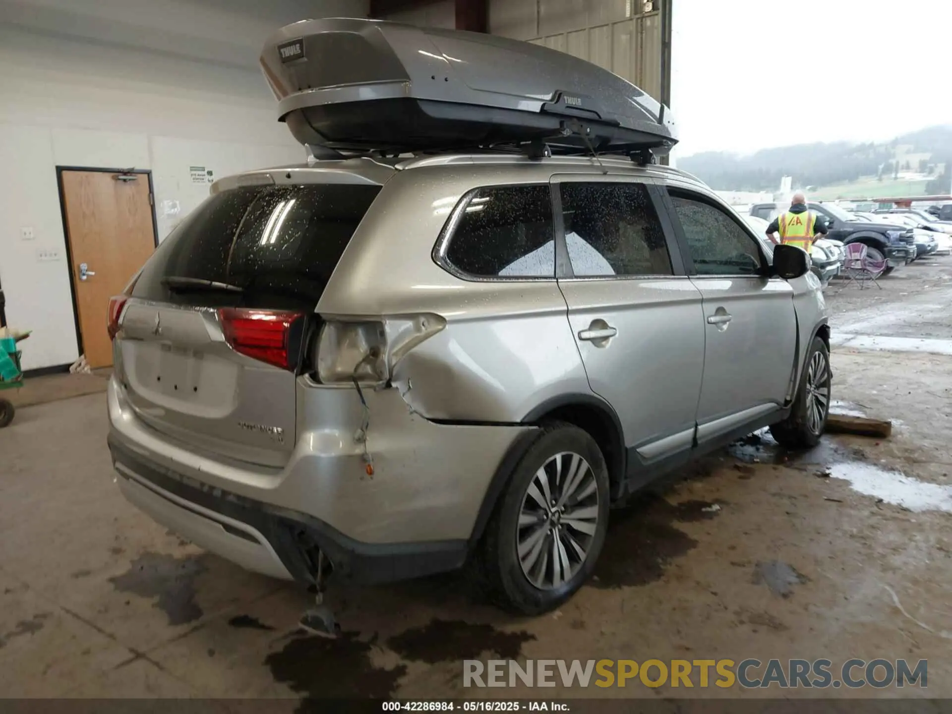 4 Photograph of a damaged car JA4AZ3A34KZ040160 MITSUBISHI OUTLANDER 2019