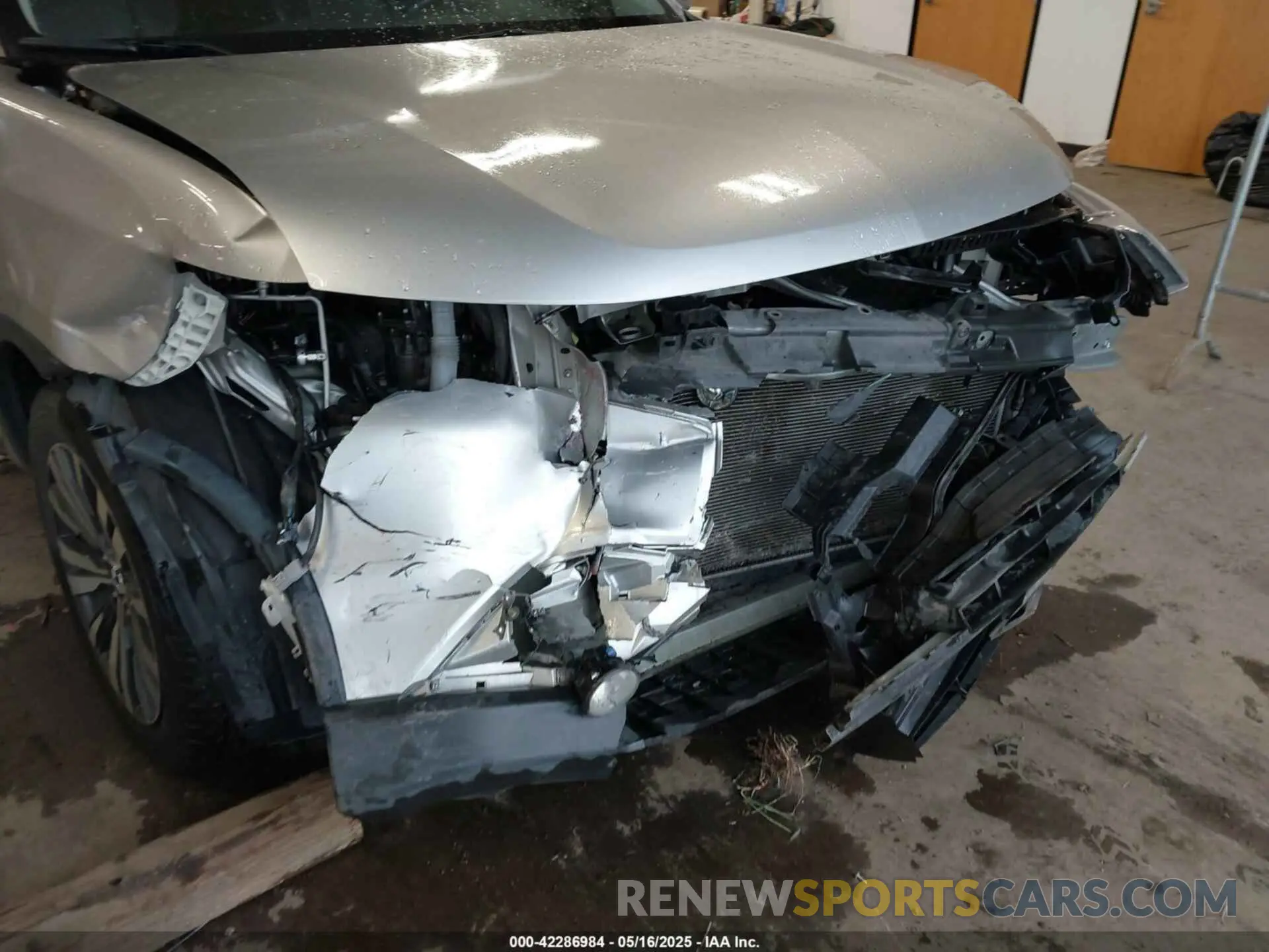 6 Photograph of a damaged car JA4AZ3A34KZ040160 MITSUBISHI OUTLANDER 2019