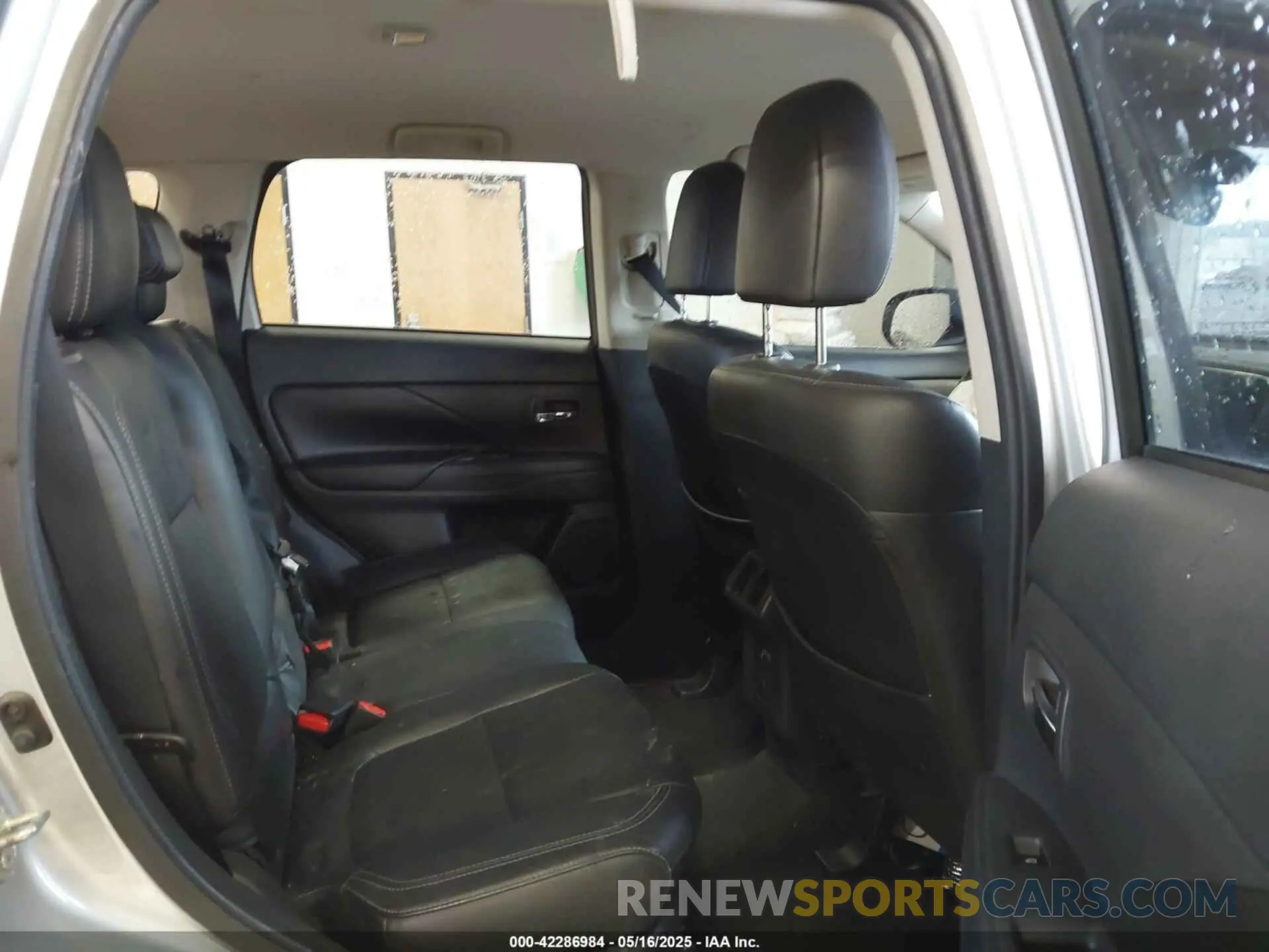 8 Photograph of a damaged car JA4AZ3A34KZ040160 MITSUBISHI OUTLANDER 2019