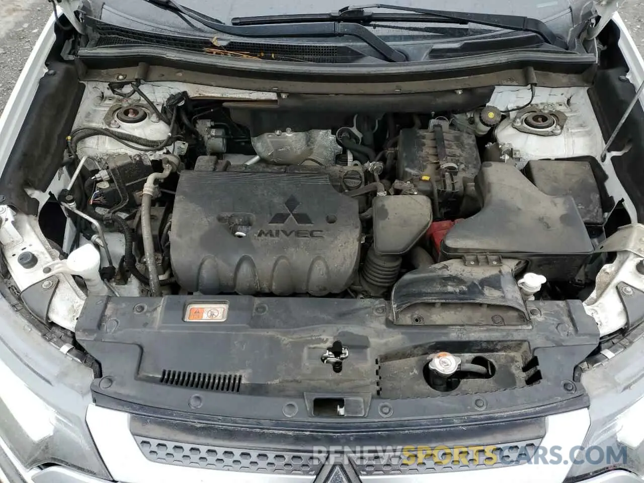 12 Photograph of a damaged car JA4AZ3A34KZ040272 MITSUBISHI OUTLANDER 2019