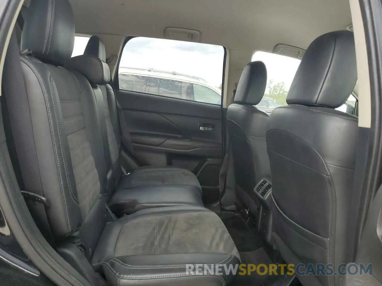 11 Photograph of a damaged car JA4AZ3A34KZ046072 MITSUBISHI OUTLANDER 2019