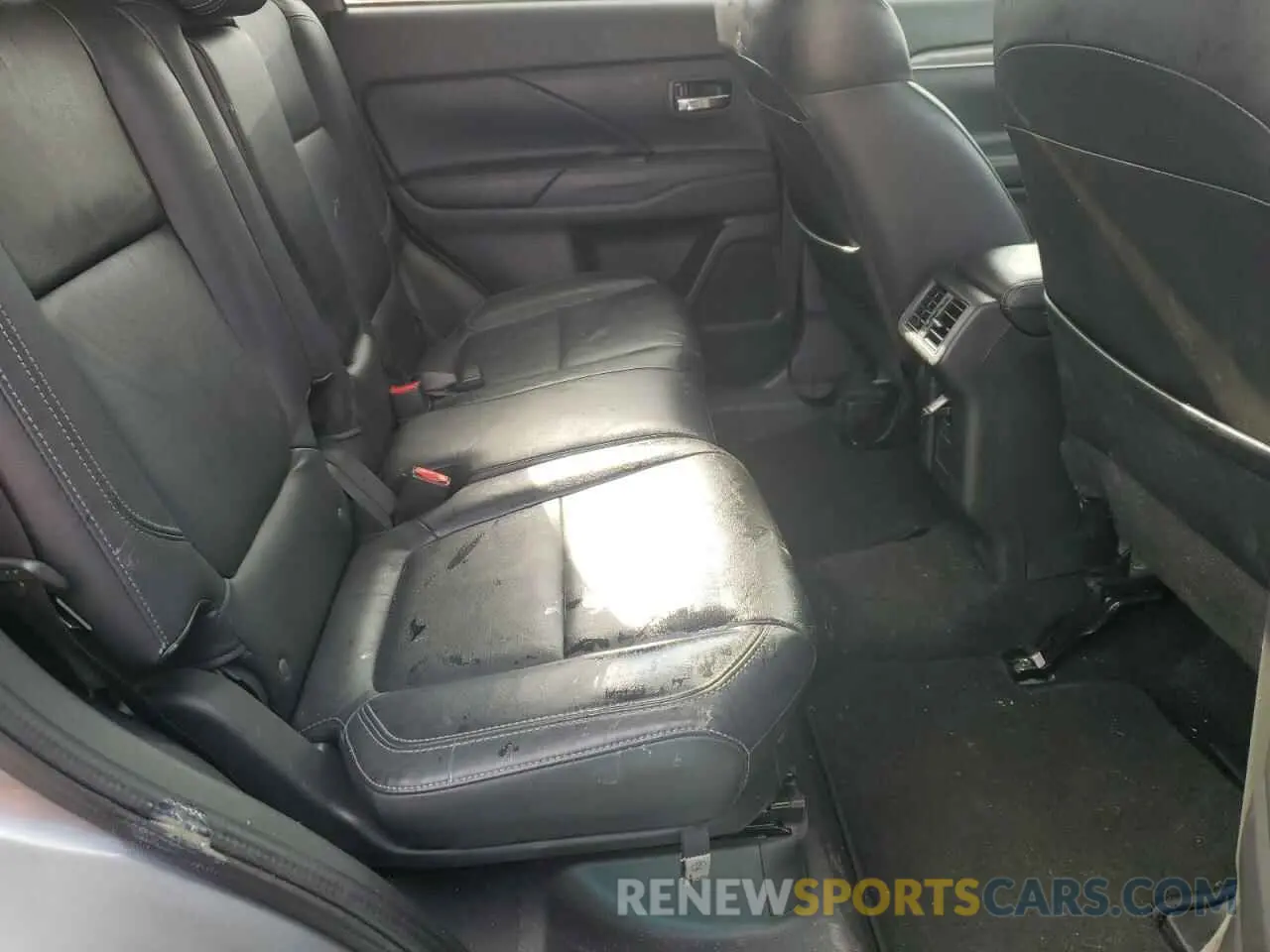 11 Photograph of a damaged car JA4AZ3A34KZ048291 MITSUBISHI OUTLANDER 2019
