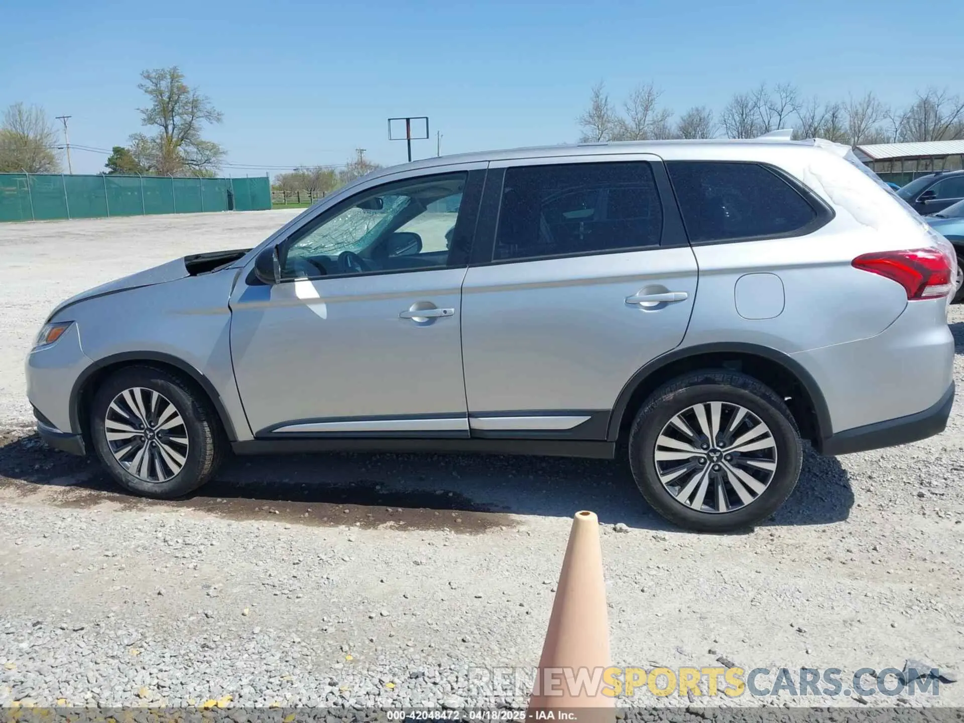 14 Photograph of a damaged car JA4AZ3A35KZ003568 MITSUBISHI OUTLANDER 2019