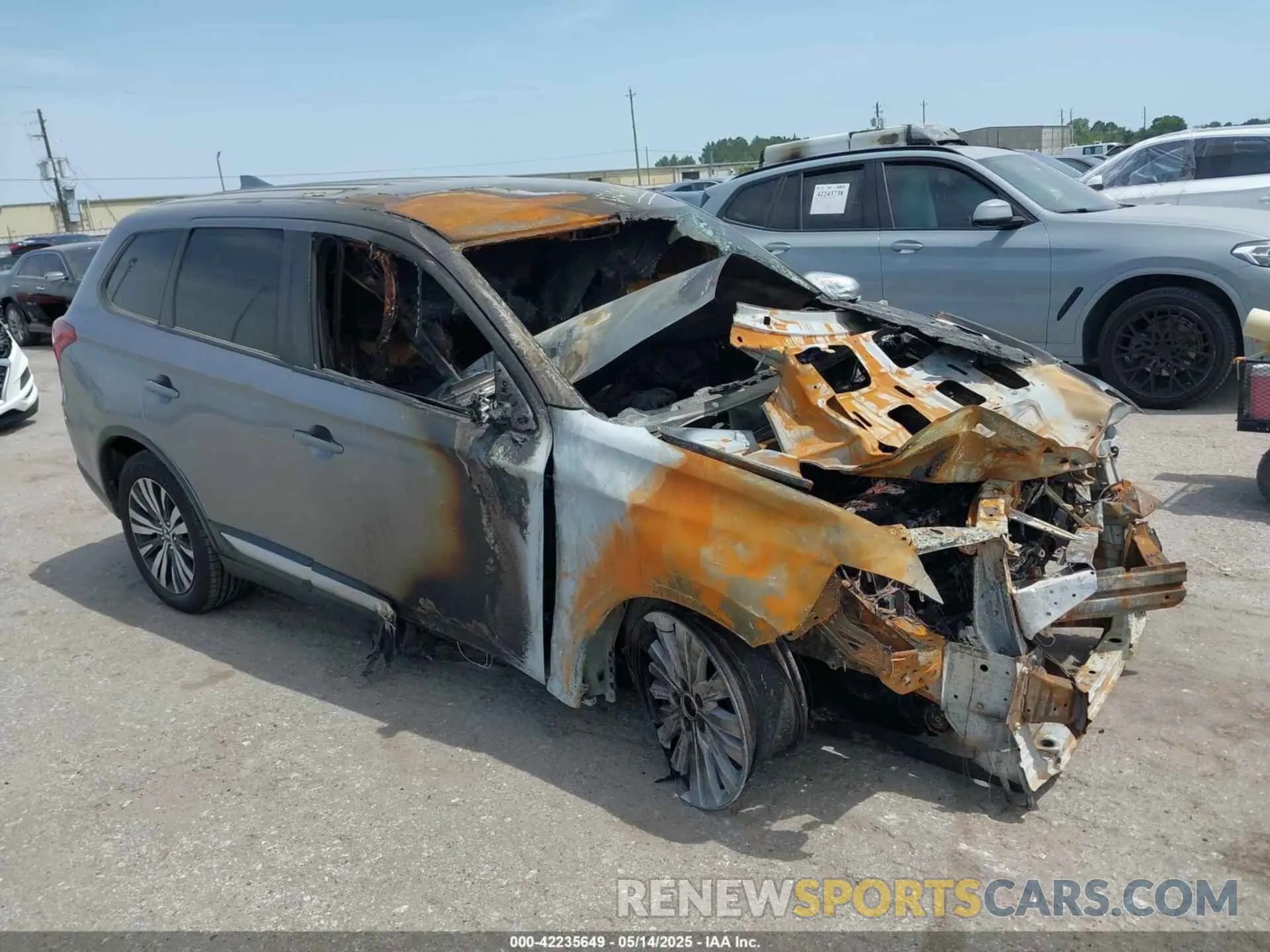 1 Photograph of a damaged car JA4AZ3A35KZ009709 MITSUBISHI OUTLANDER 2019