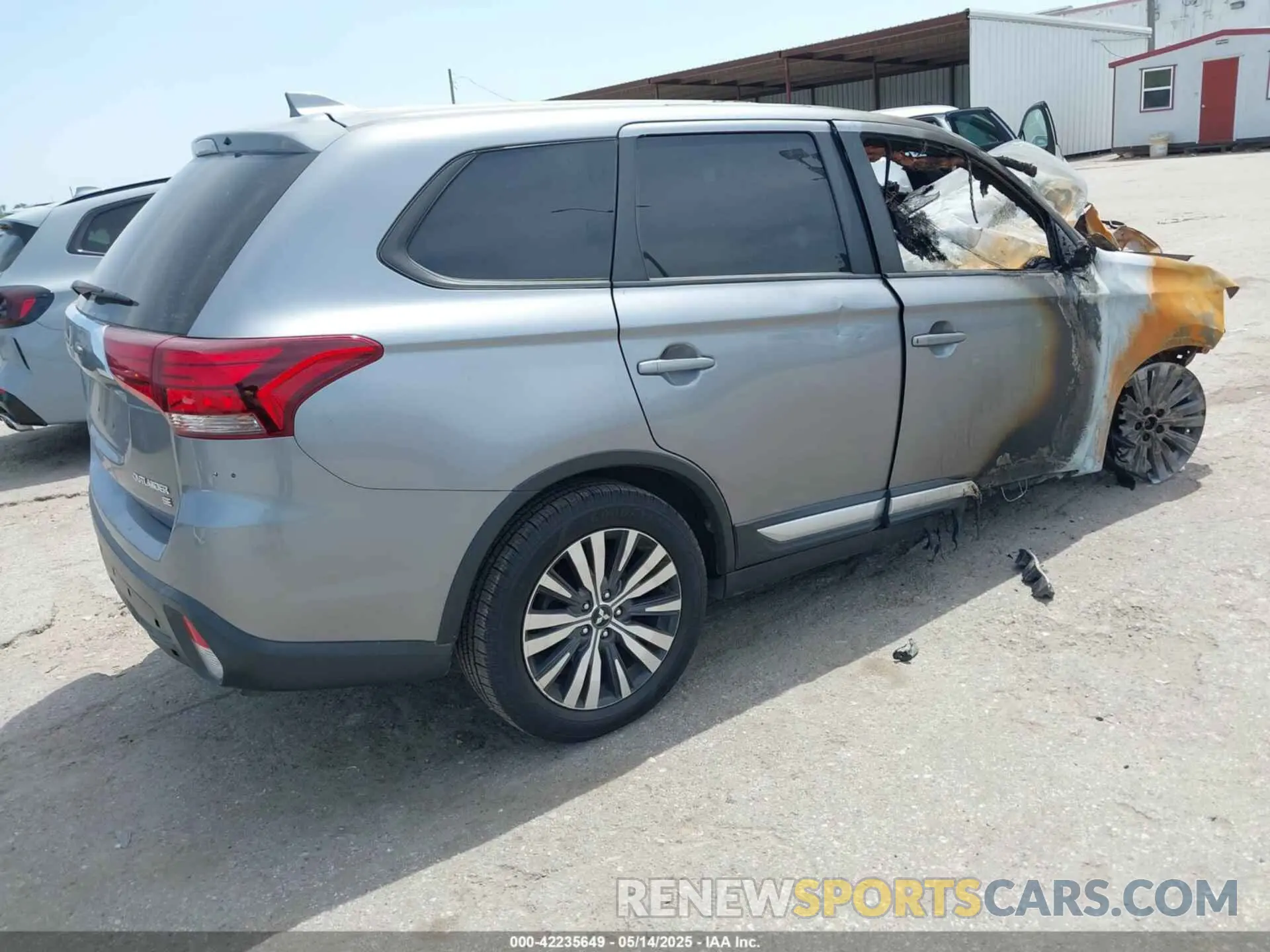 4 Photograph of a damaged car JA4AZ3A35KZ009709 MITSUBISHI OUTLANDER 2019