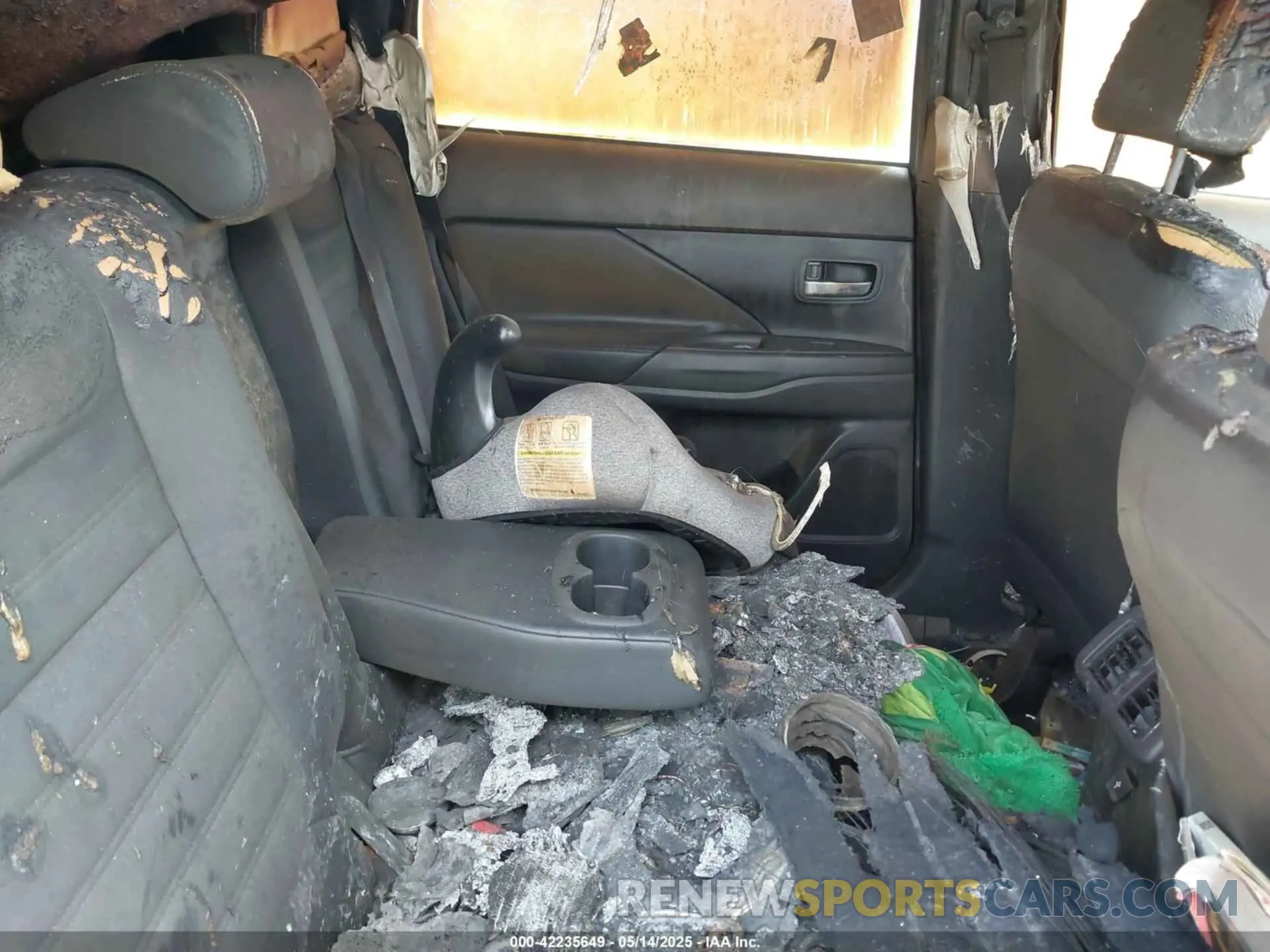 8 Photograph of a damaged car JA4AZ3A35KZ009709 MITSUBISHI OUTLANDER 2019