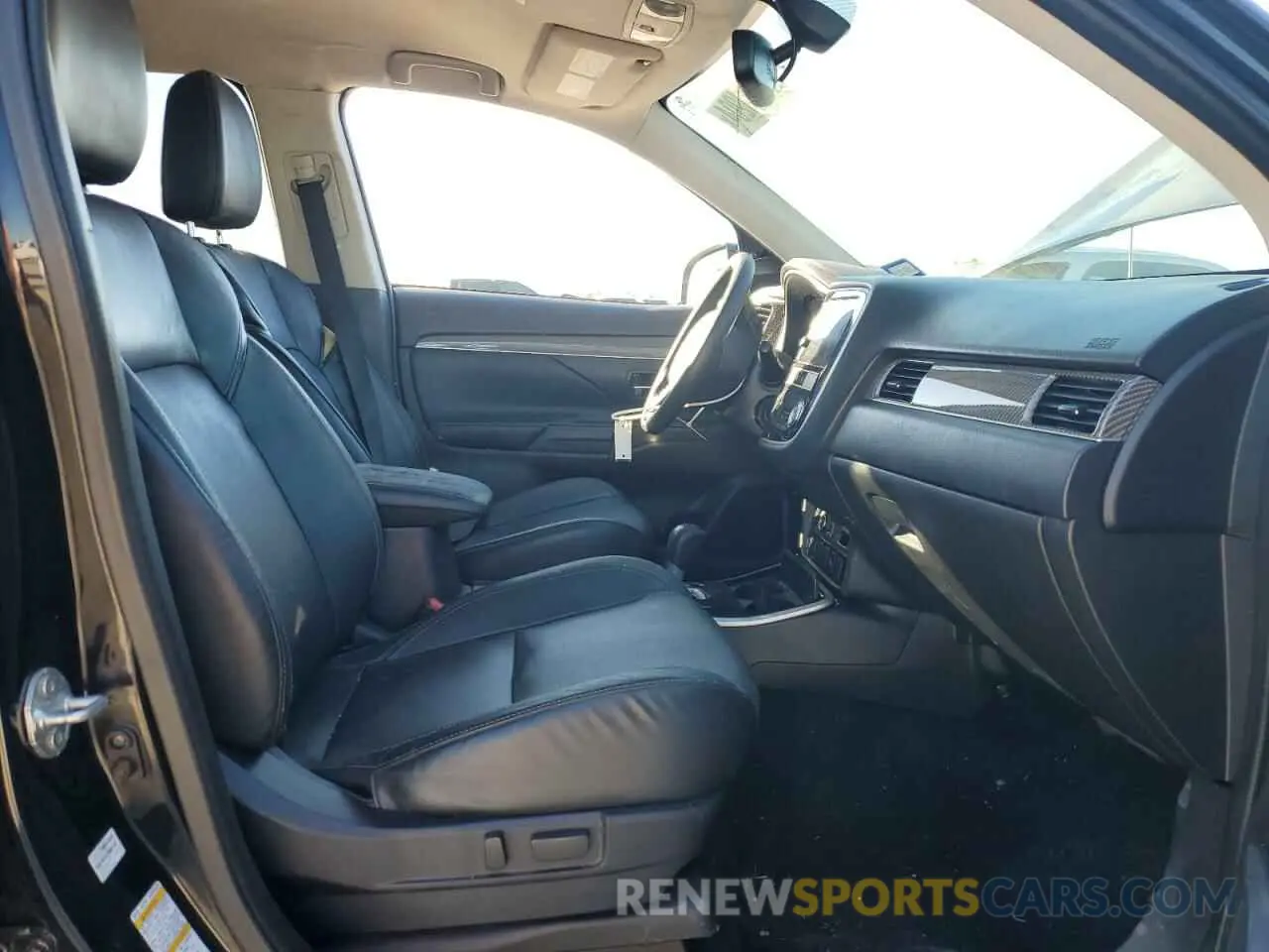 7 Photograph of a damaged car JA4AZ3A35KZ038059 MITSUBISHI OUTLANDER 2019