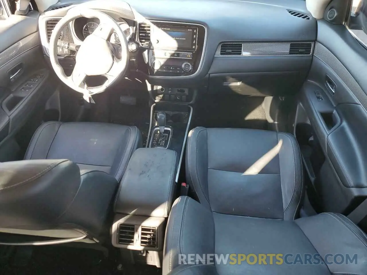 8 Photograph of a damaged car JA4AZ3A35KZ038059 MITSUBISHI OUTLANDER 2019