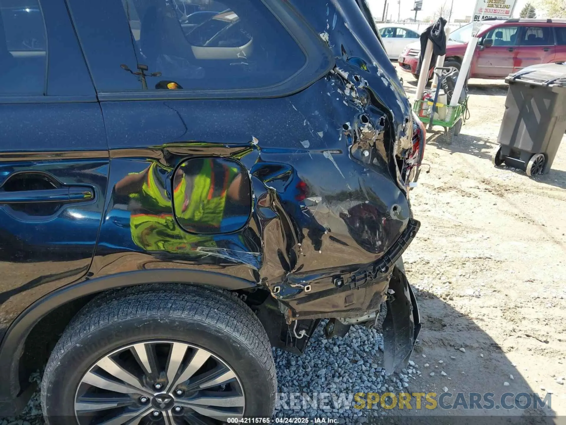 17 Photograph of a damaged car JA4AZ3A36KZ019410 MITSUBISHI OUTLANDER 2019