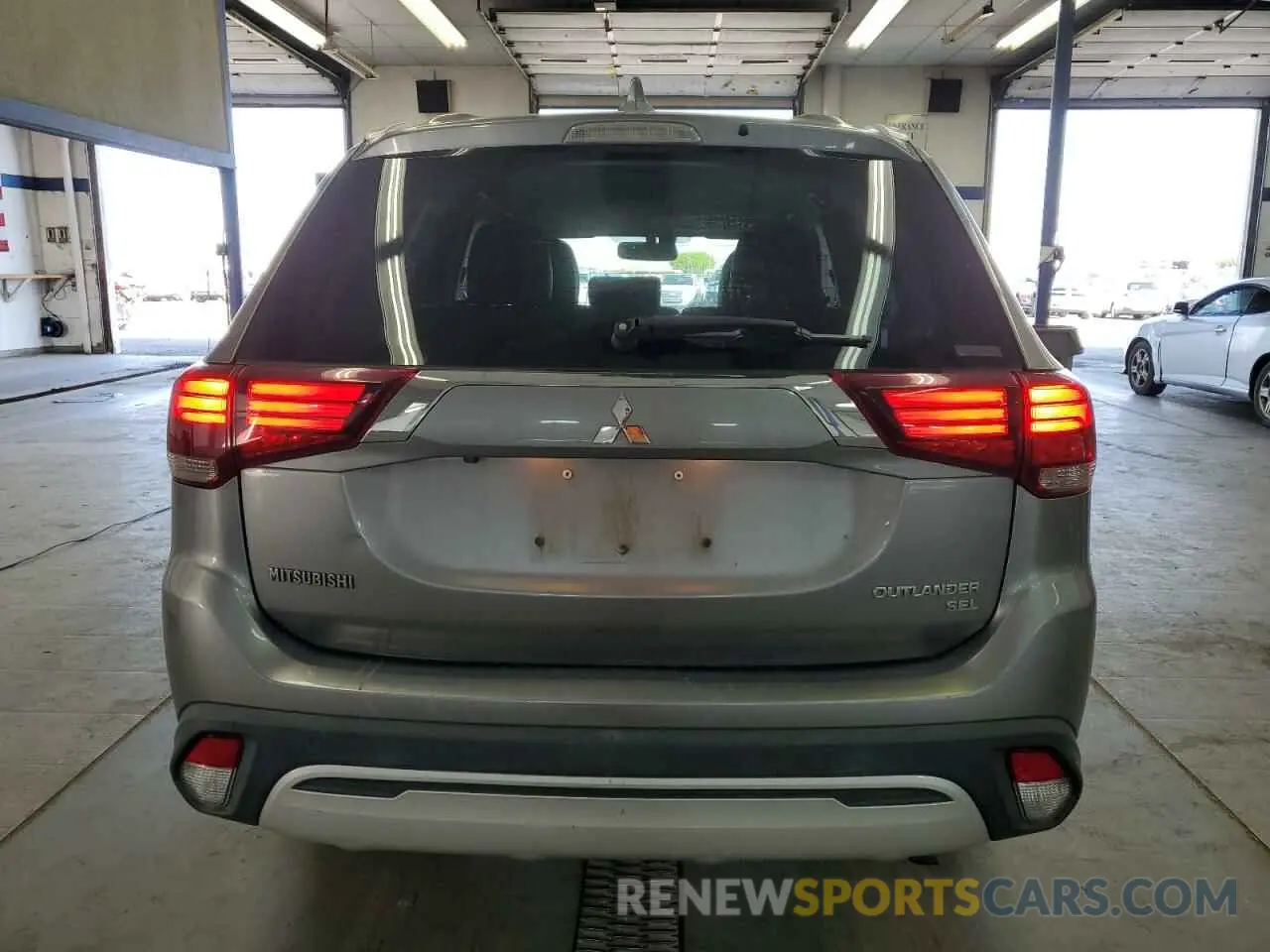 6 Photograph of a damaged car JA4AZ3A36KZ042069 MITSUBISHI OUTLANDER 2019