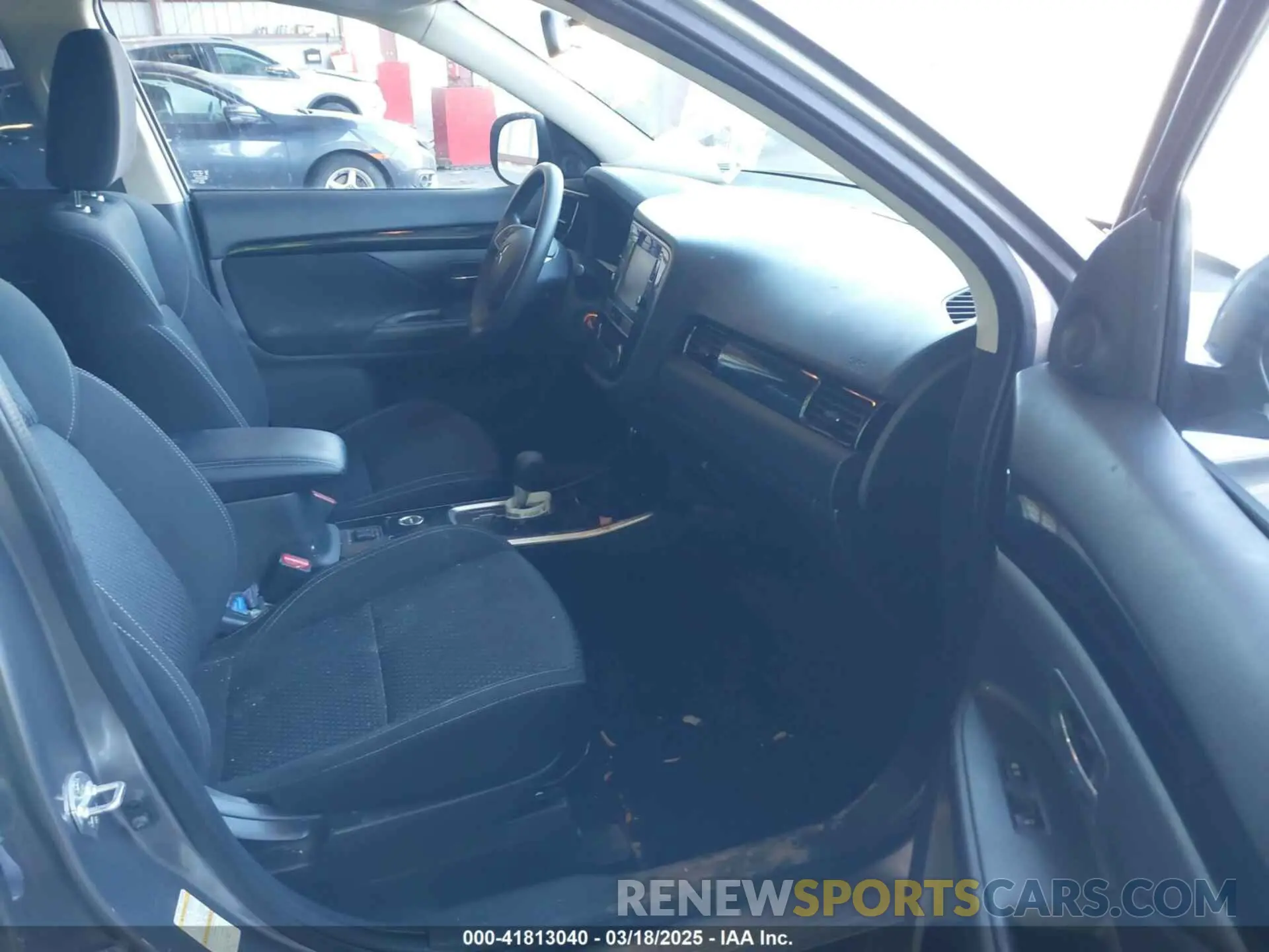 5 Photograph of a damaged car JA4AZ3A37KZ011574 MITSUBISHI OUTLANDER 2019
