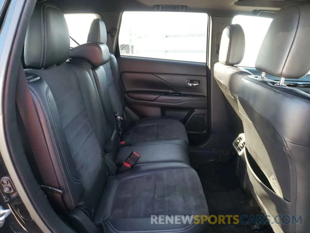 11 Photograph of a damaged car JA4AZ3A37KZ039195 MITSUBISHI OUTLANDER 2019