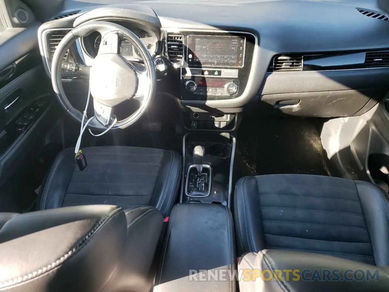 8 Photograph of a damaged car JA4AZ3A37KZ039195 MITSUBISHI OUTLANDER 2019