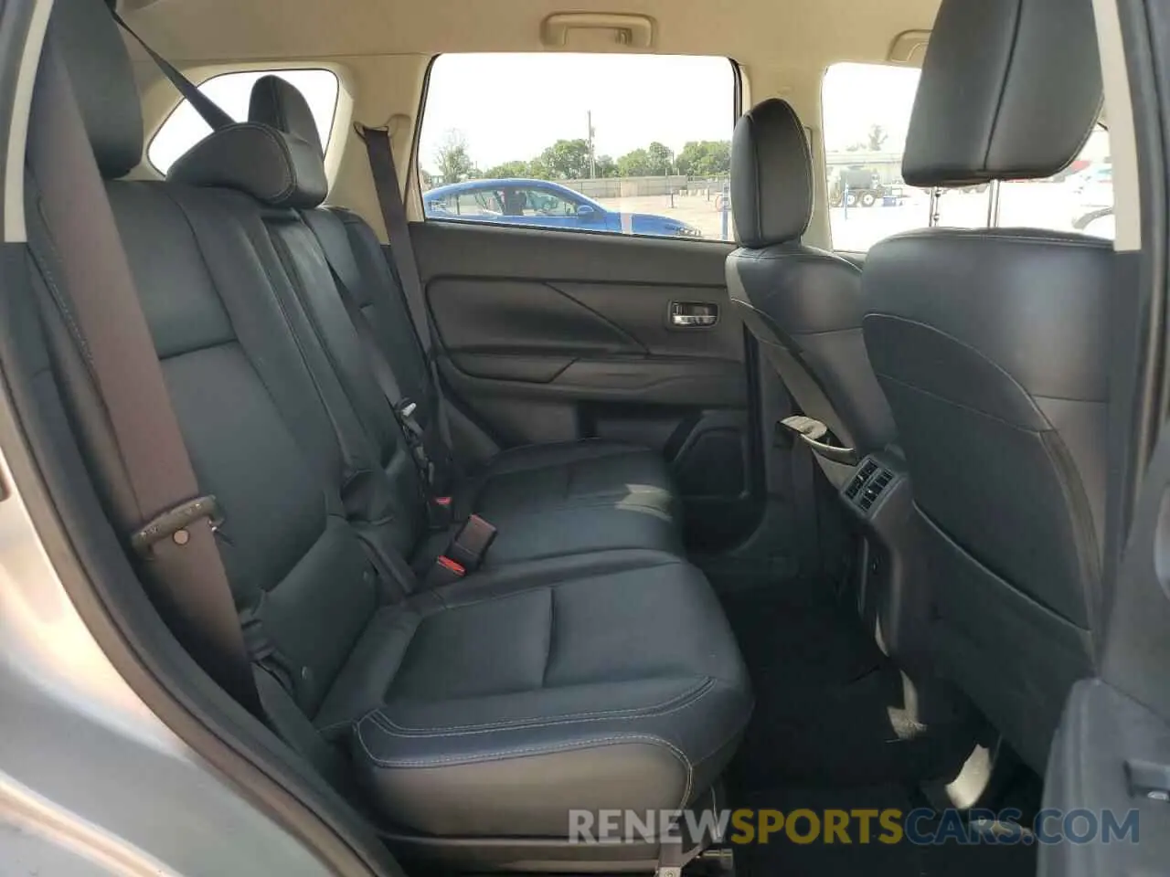 11 Photograph of a damaged car JA4AZ3A37KZ042274 MITSUBISHI OUTLANDER 2019