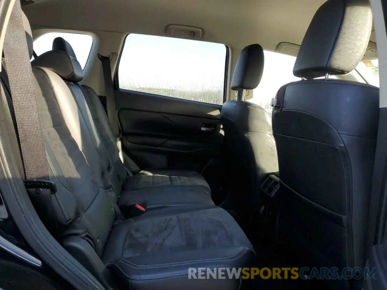 12 Photograph of a damaged car JA4AZ3A37KZ042761 MITSUBISHI OUTLANDER 2019