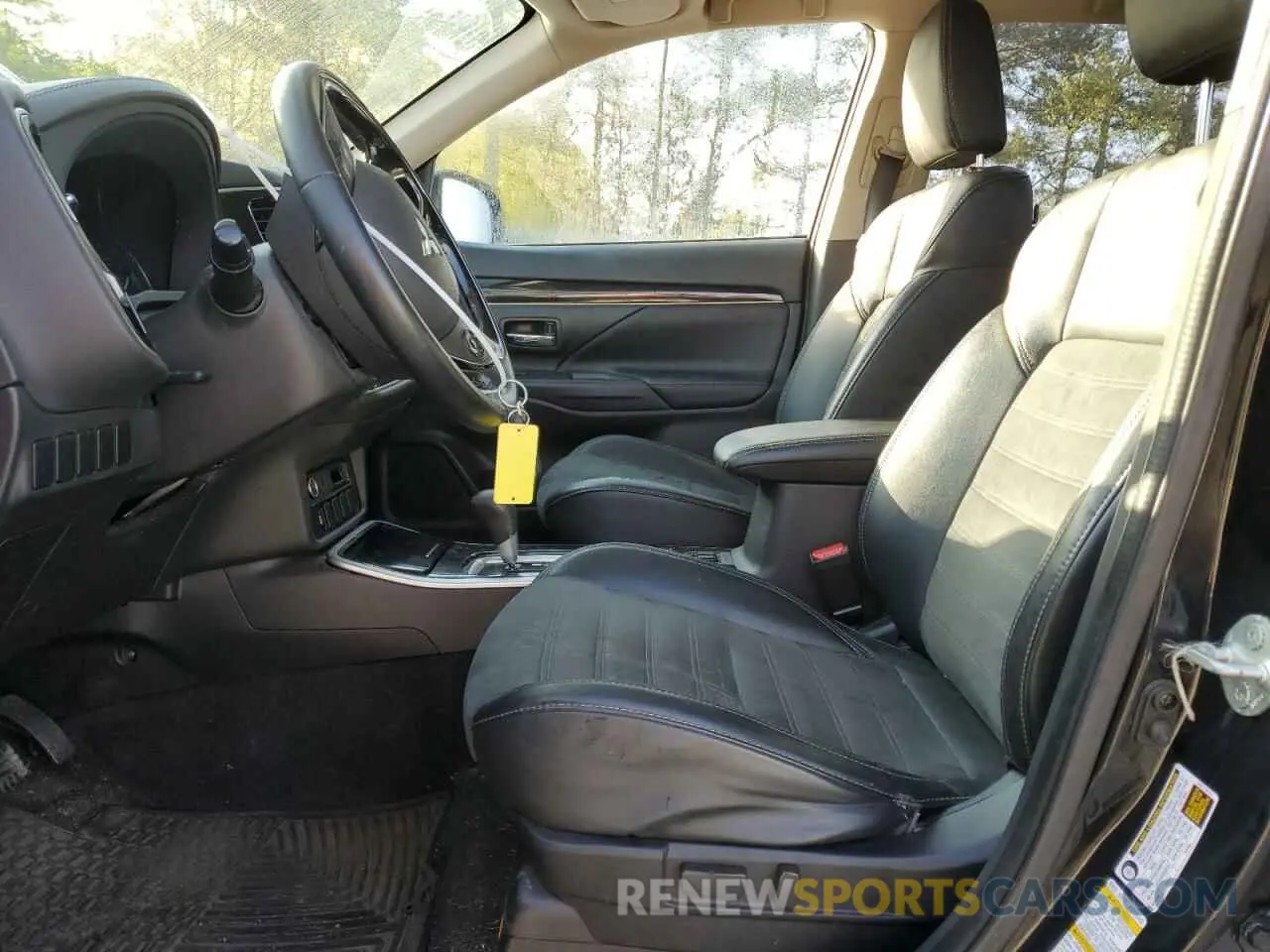 7 Photograph of a damaged car JA4AZ3A37KZ042761 MITSUBISHI OUTLANDER 2019