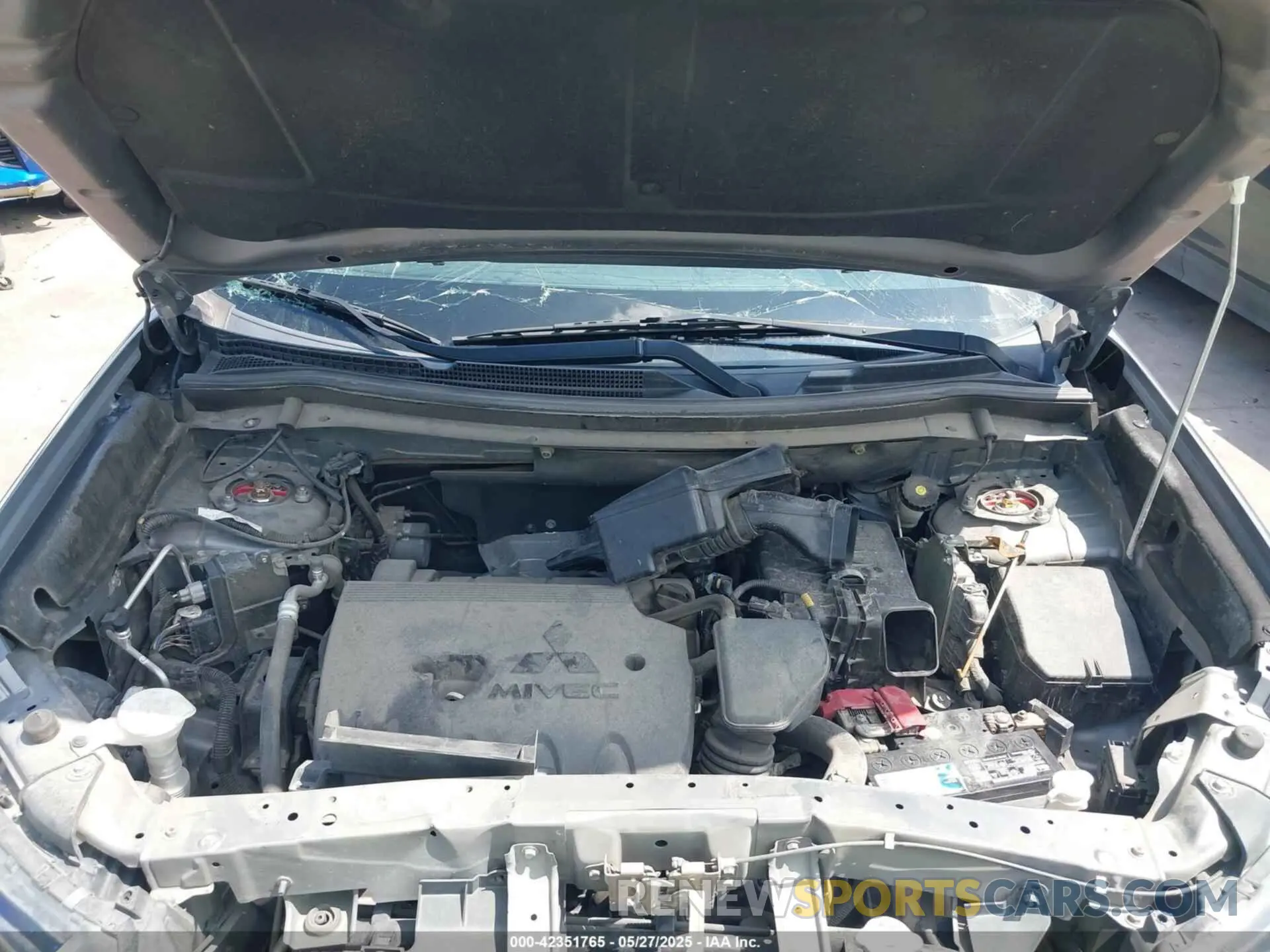 10 Photograph of a damaged car JA4AZ3A38KJ000694 MITSUBISHI OUTLANDER 2019
