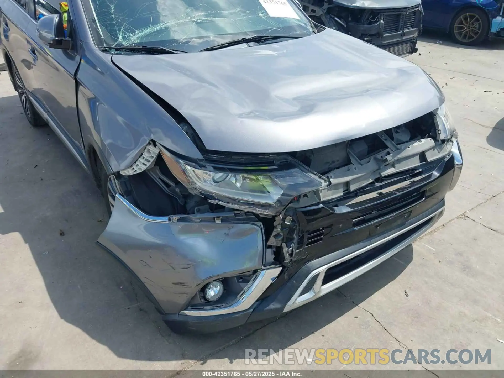 17 Photograph of a damaged car JA4AZ3A38KJ000694 MITSUBISHI OUTLANDER 2019