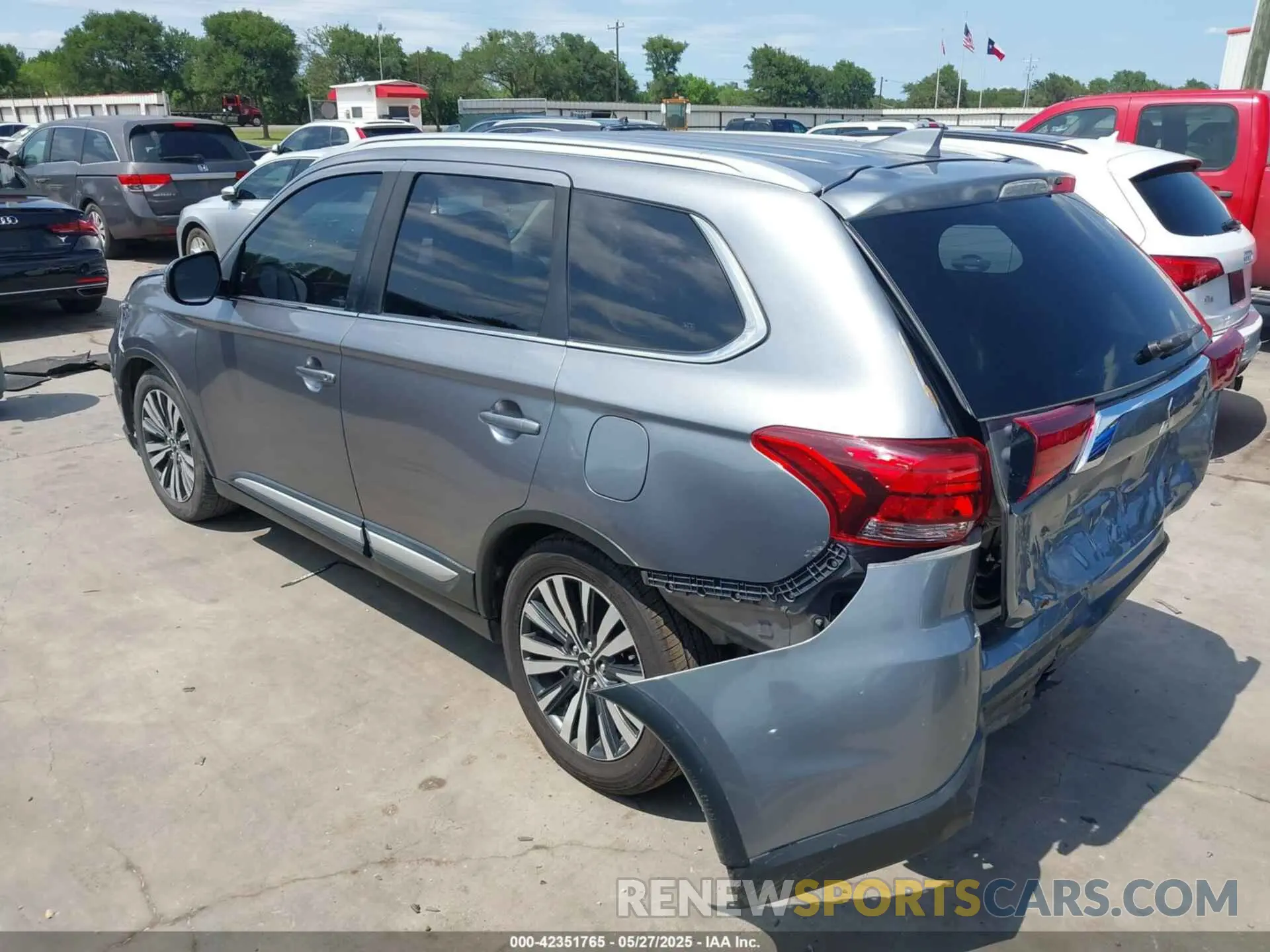 3 Photograph of a damaged car JA4AZ3A38KJ000694 MITSUBISHI OUTLANDER 2019