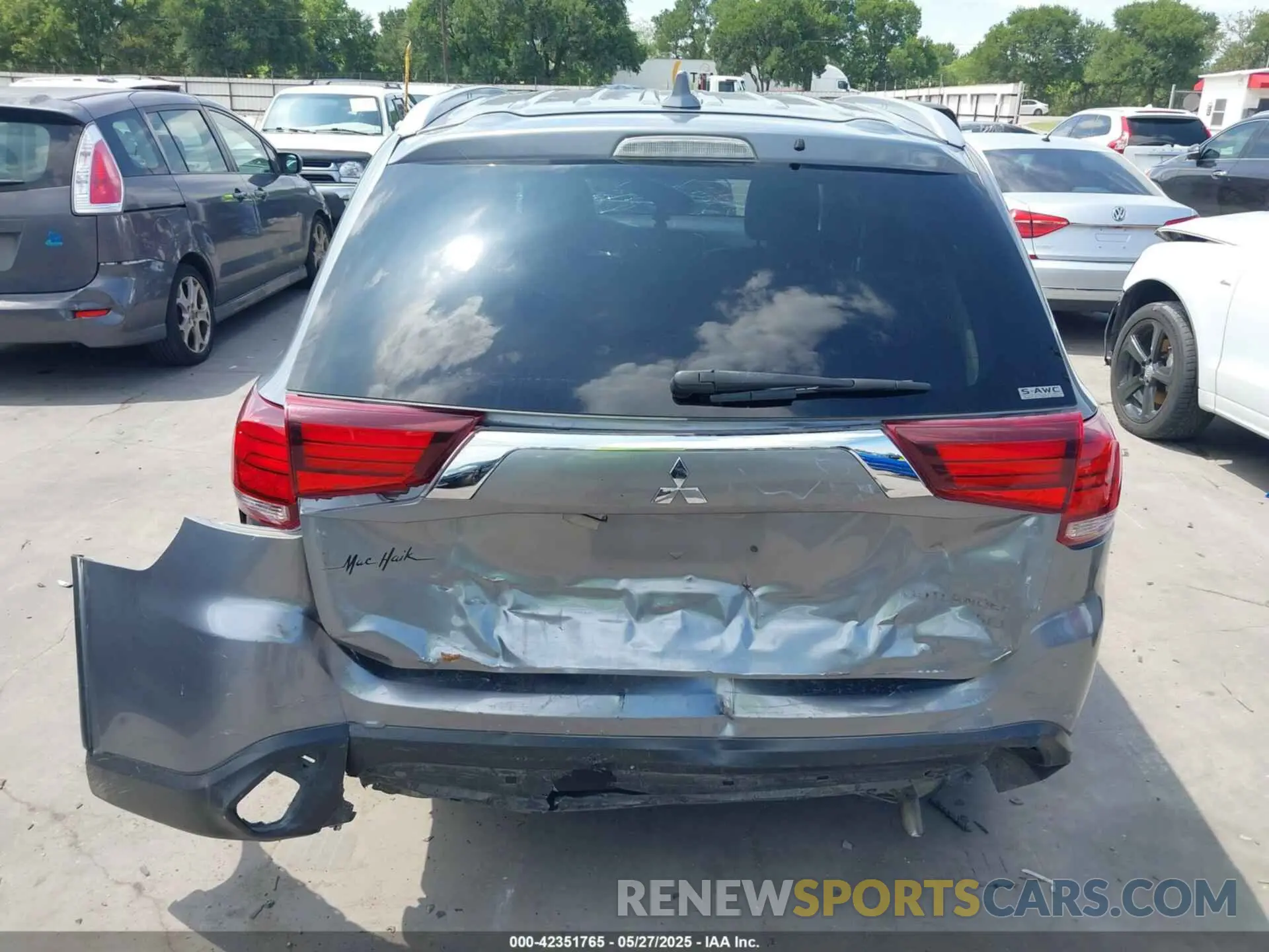 6 Photograph of a damaged car JA4AZ3A38KJ000694 MITSUBISHI OUTLANDER 2019