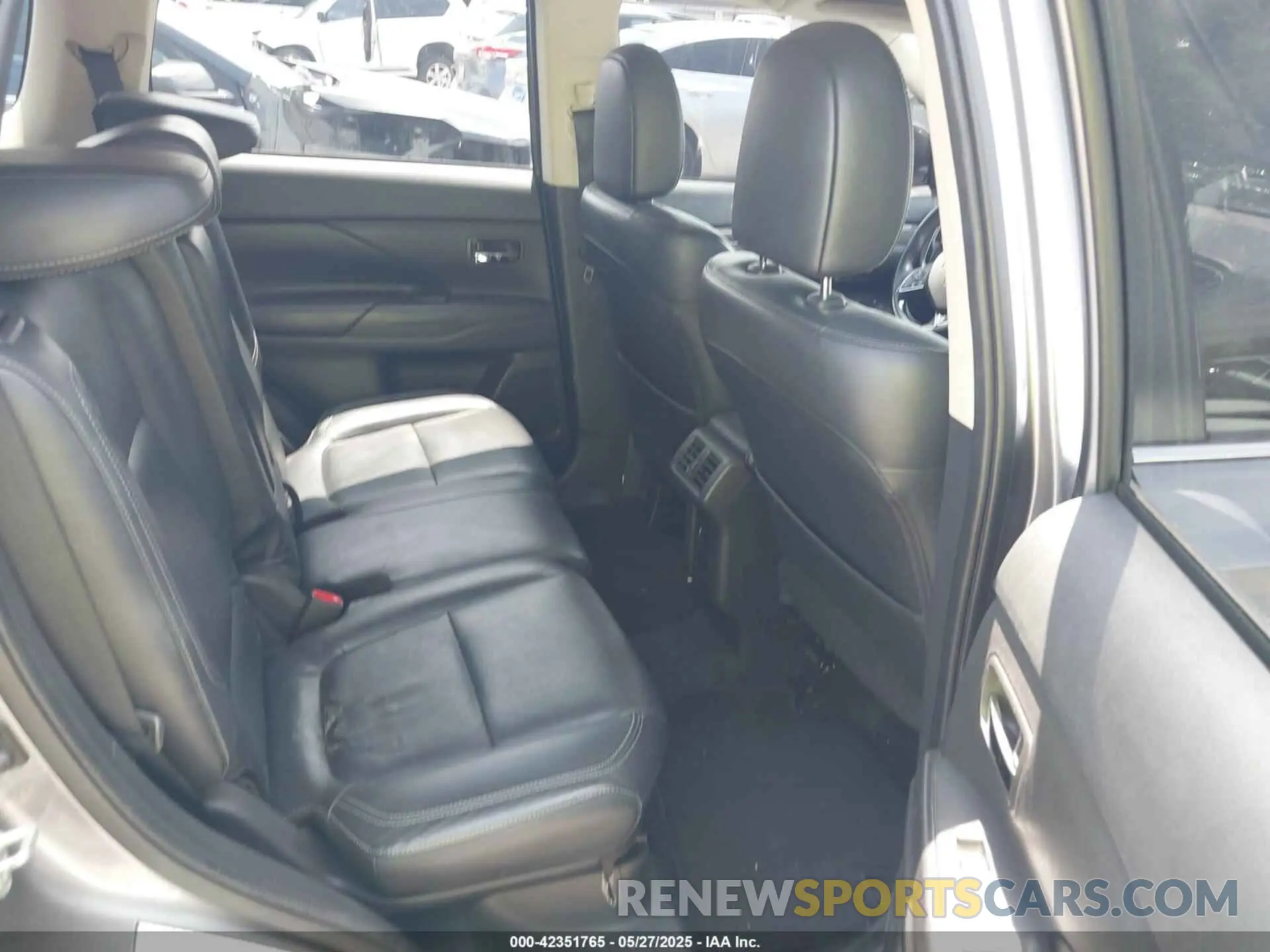 8 Photograph of a damaged car JA4AZ3A38KJ000694 MITSUBISHI OUTLANDER 2019