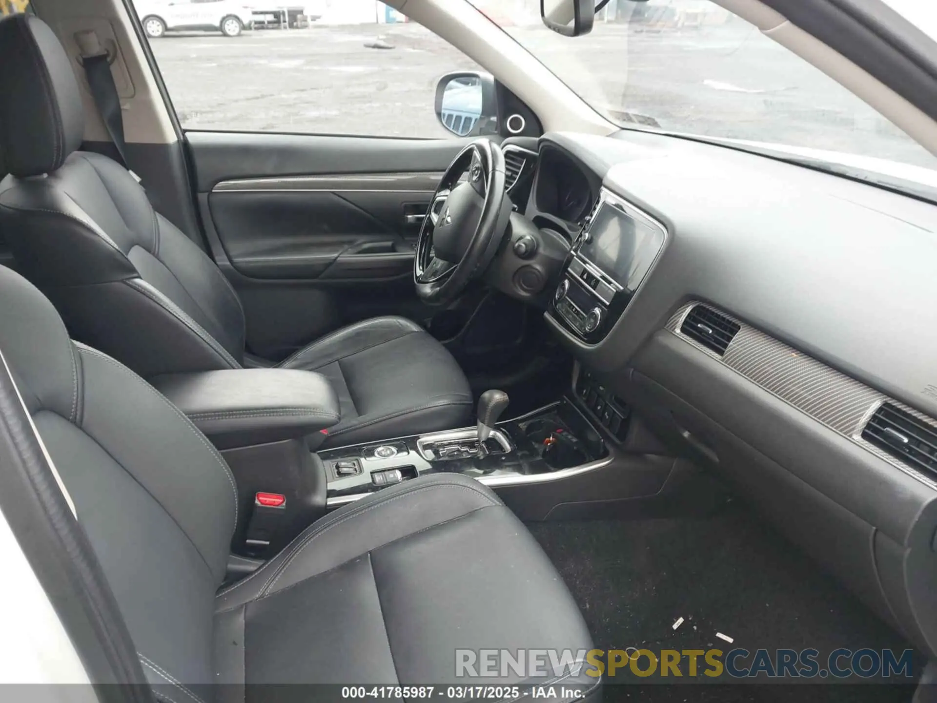5 Photograph of a damaged car JA4AZ3A38KZ051047 MITSUBISHI OUTLANDER 2019