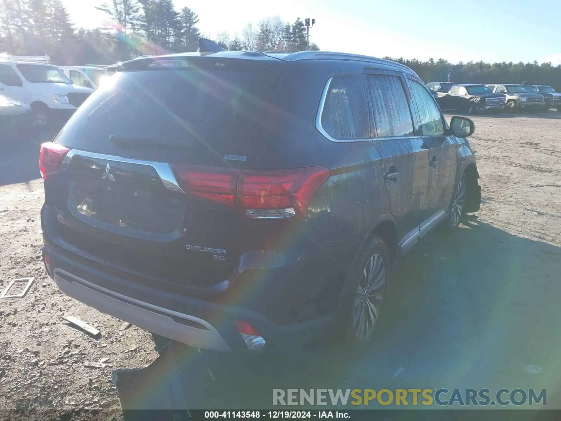 4 Photograph of a damaged car JA4AZ3A39KZ003363 MITSUBISHI OUTLANDER 2019