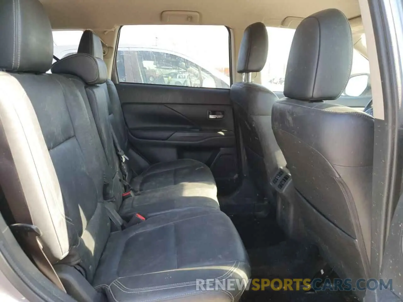 11 Photograph of a damaged car JA4AZ3A39KZ003427 MITSUBISHI OUTLANDER 2019
