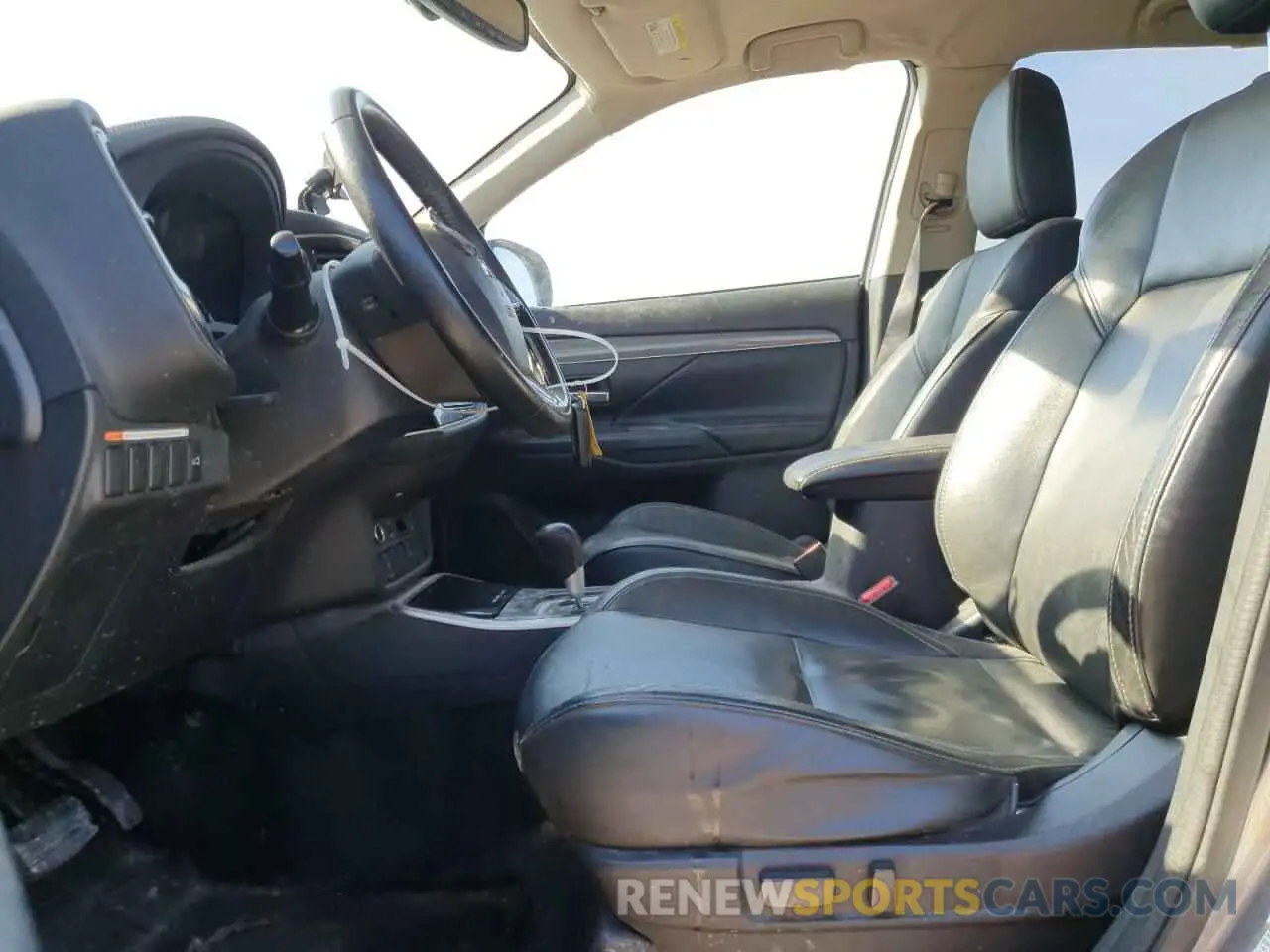 7 Photograph of a damaged car JA4AZ3A39KZ003427 MITSUBISHI OUTLANDER 2019