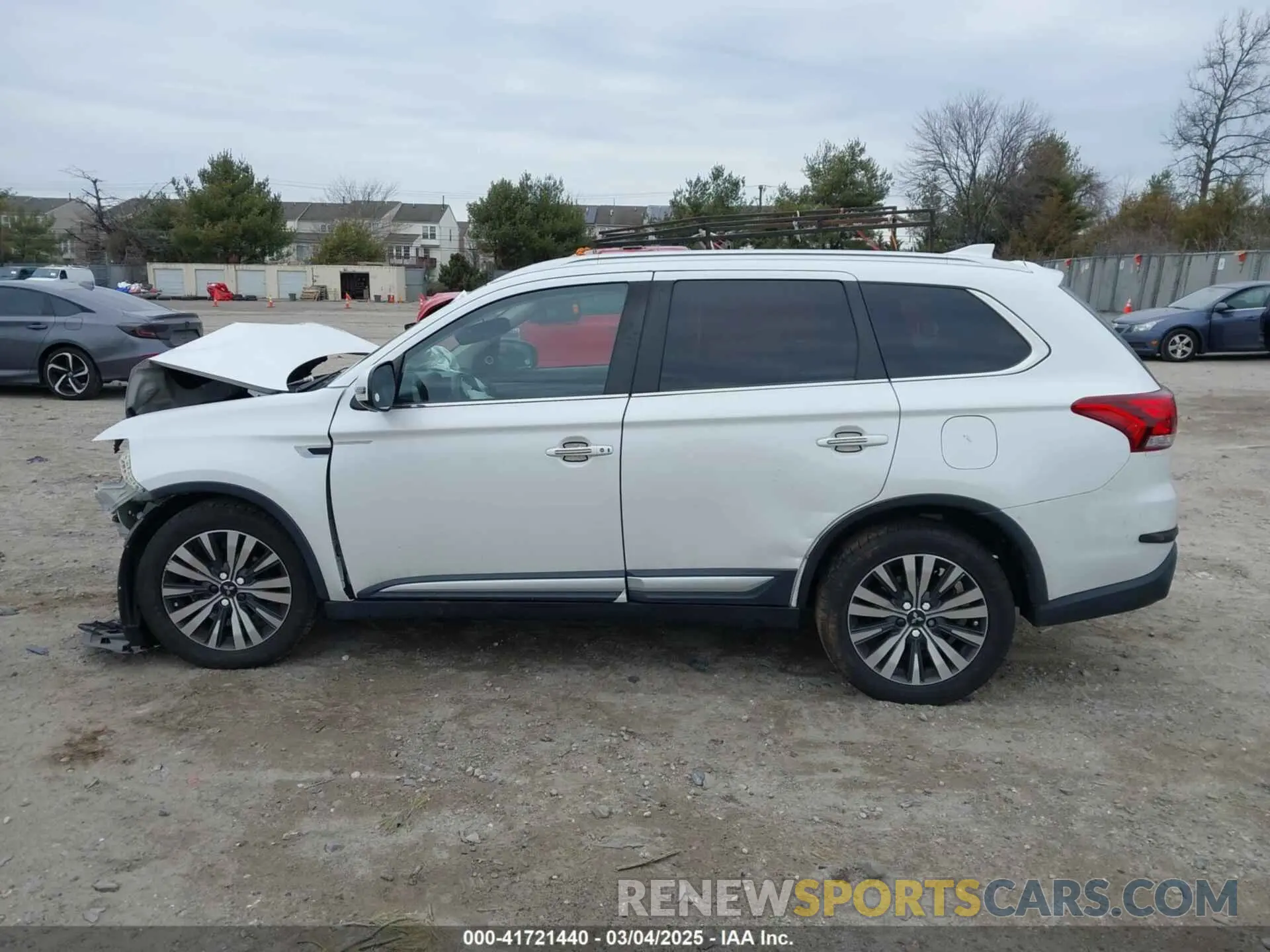 14 Photograph of a damaged car JA4AZ3A39KZ005940 MITSUBISHI OUTLANDER 2019