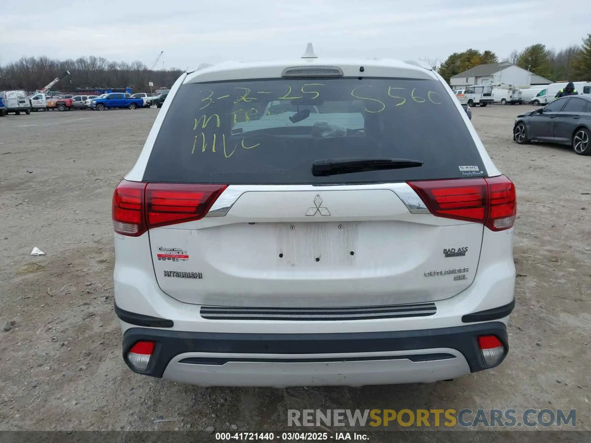 16 Photograph of a damaged car JA4AZ3A39KZ005940 MITSUBISHI OUTLANDER 2019