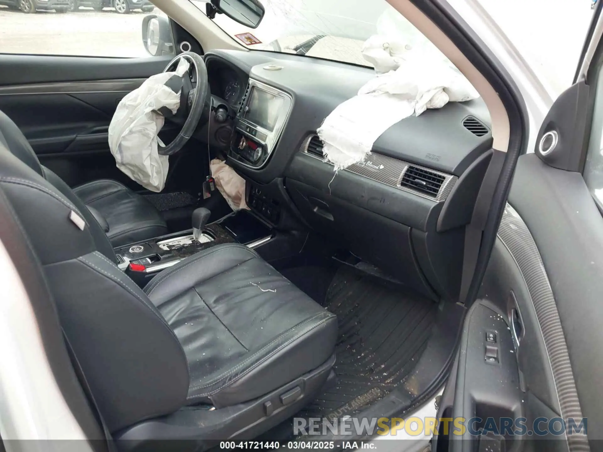 5 Photograph of a damaged car JA4AZ3A39KZ005940 MITSUBISHI OUTLANDER 2019