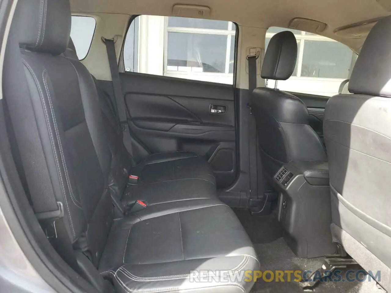 11 Photograph of a damaged car JA4AZ3A39KZ040557 MITSUBISHI OUTLANDER 2019