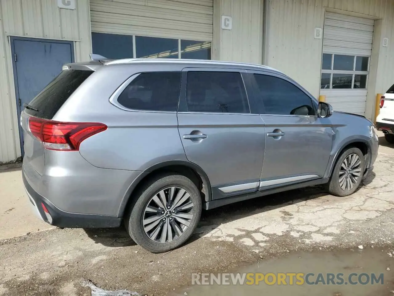 3 Photograph of a damaged car JA4AZ3A39KZ040557 MITSUBISHI OUTLANDER 2019