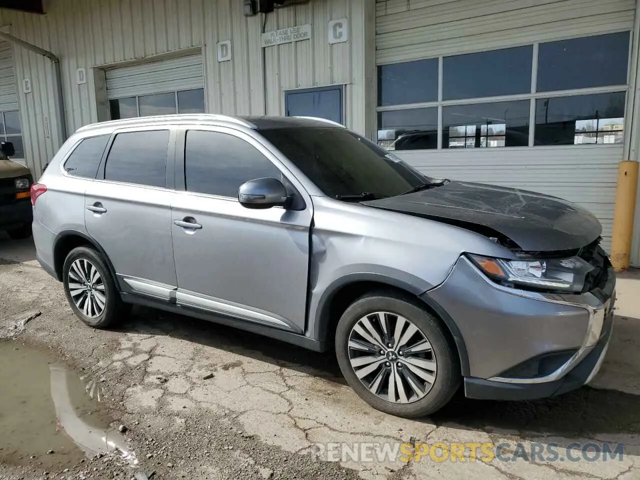 4 Photograph of a damaged car JA4AZ3A39KZ040557 MITSUBISHI OUTLANDER 2019