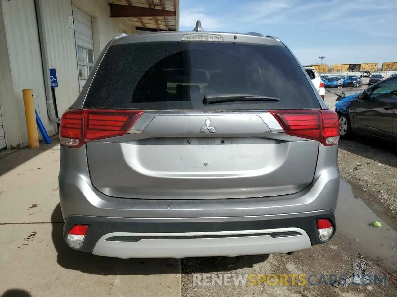 6 Photograph of a damaged car JA4AZ3A39KZ040557 MITSUBISHI OUTLANDER 2019