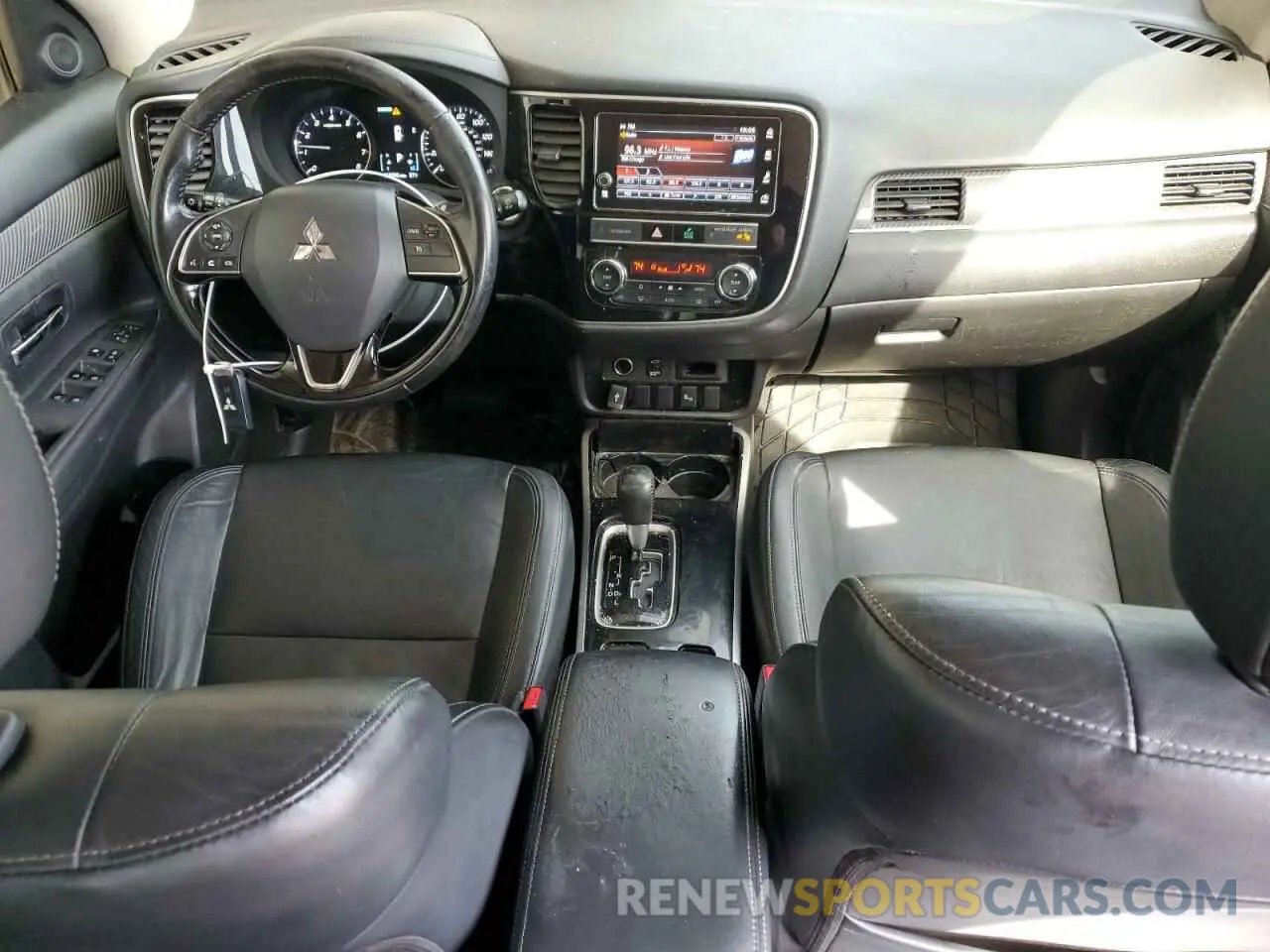 8 Photograph of a damaged car JA4AZ3A39KZ040557 MITSUBISHI OUTLANDER 2019