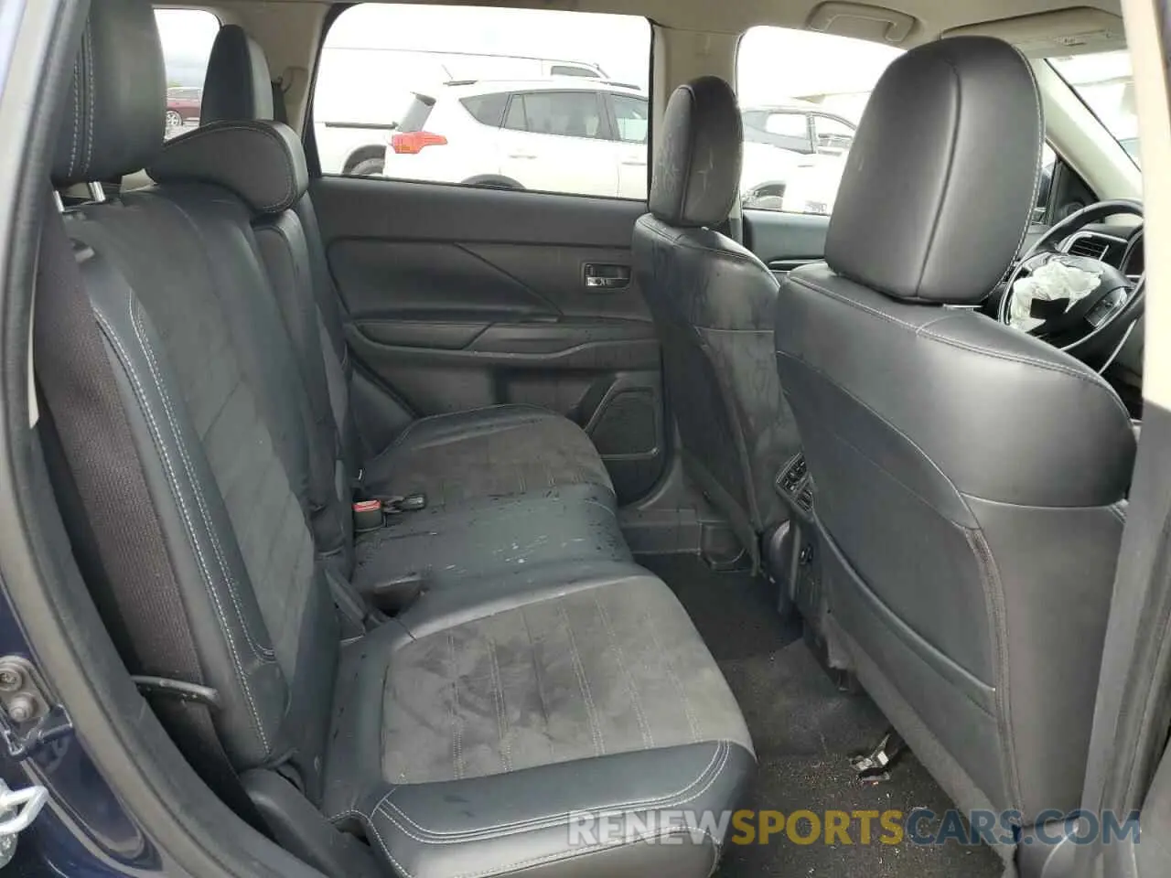 11 Photograph of a damaged car JA4AZ3A39KZ044060 MITSUBISHI OUTLANDER 2019
