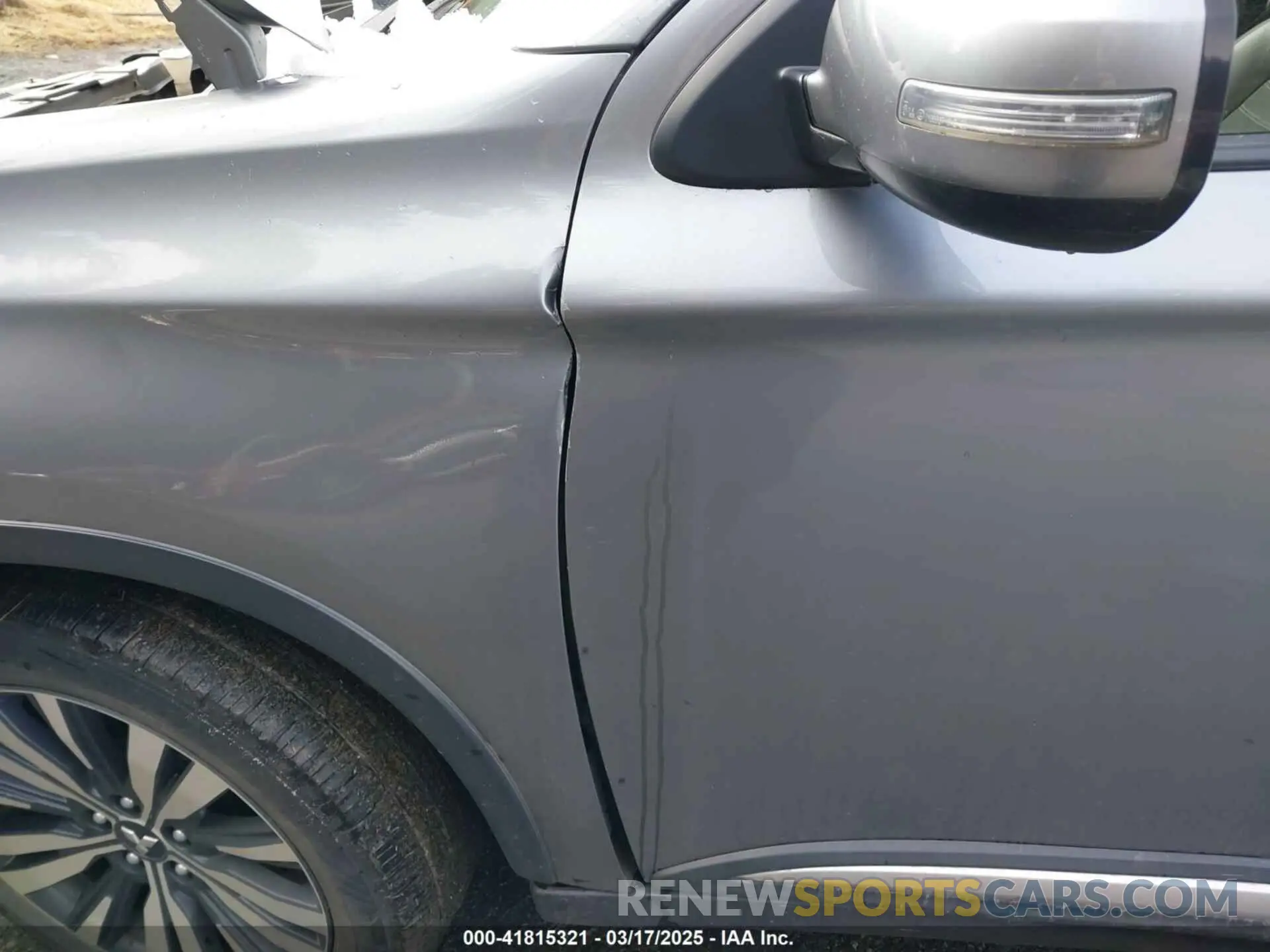 17 Photograph of a damaged car JA4AZ3A39KZ044527 MITSUBISHI OUTLANDER 2019