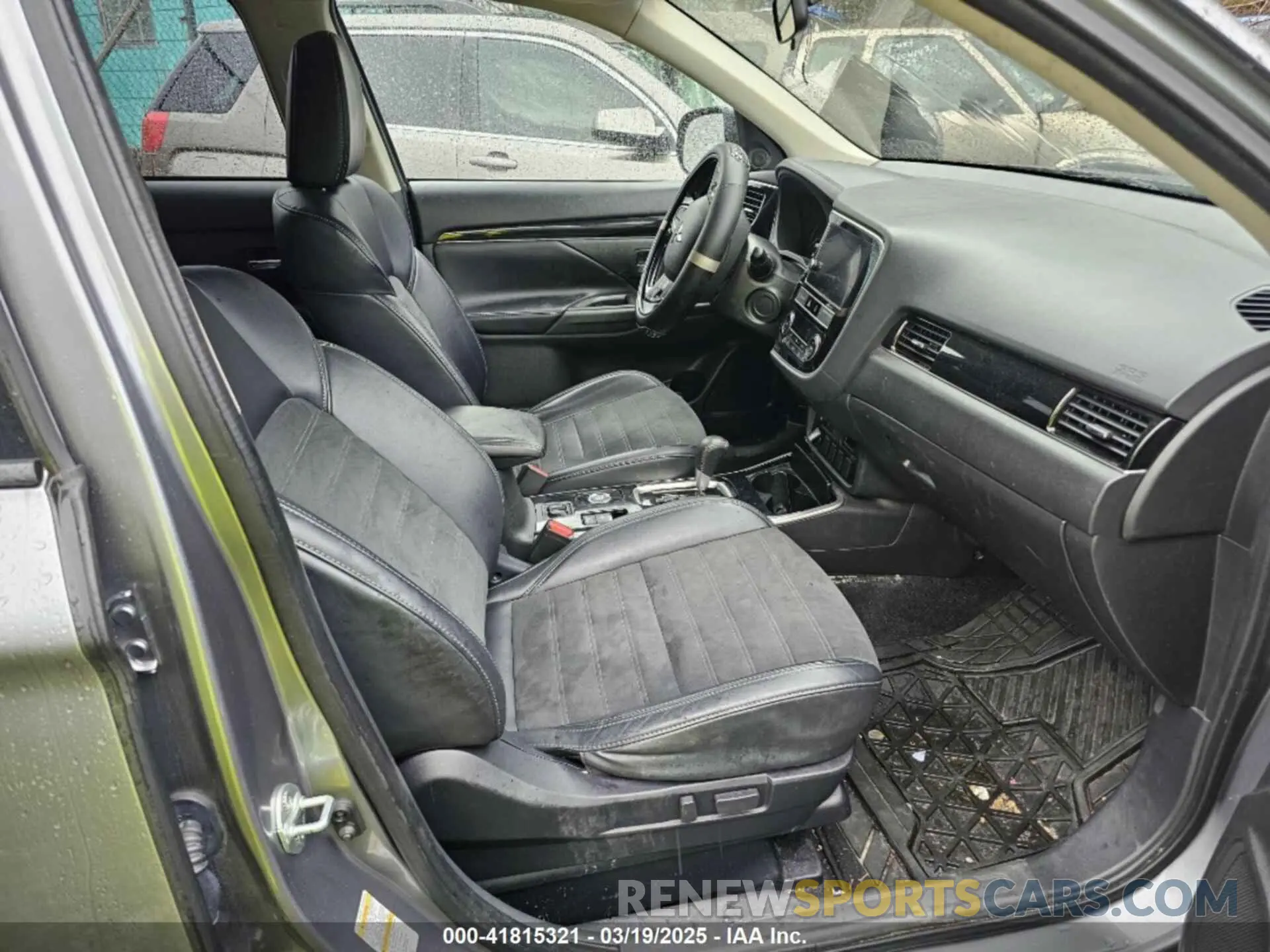 5 Photograph of a damaged car JA4AZ3A39KZ044527 MITSUBISHI OUTLANDER 2019